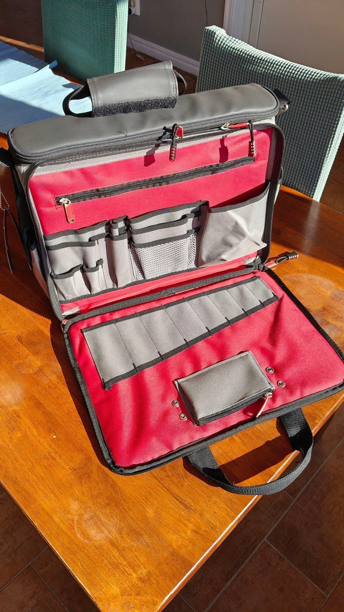 Verktygsväska med plats för laptop.