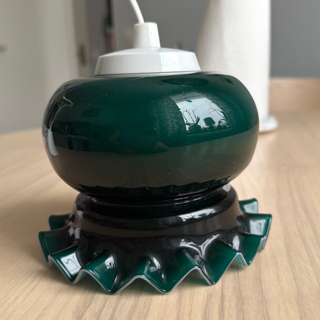 Taklampa i grön glas