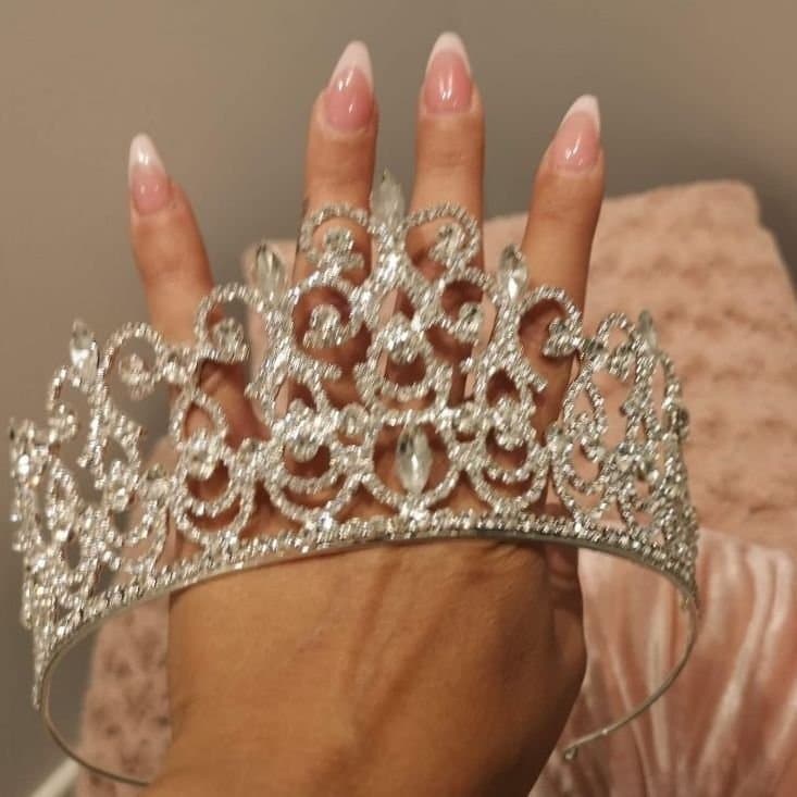 Tiara med strass, helt ny
