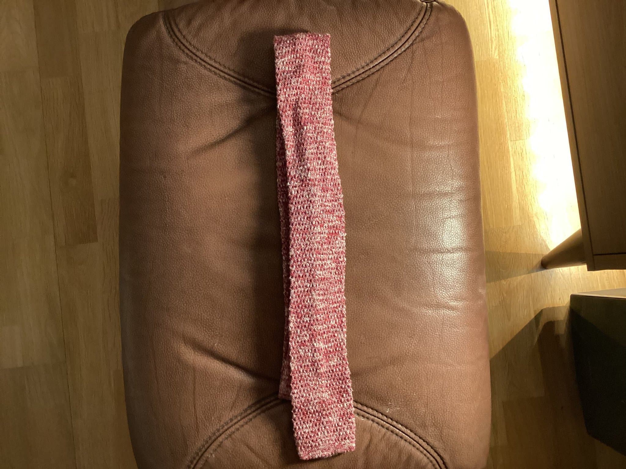 Amanda CHRISTENSEN röd slips