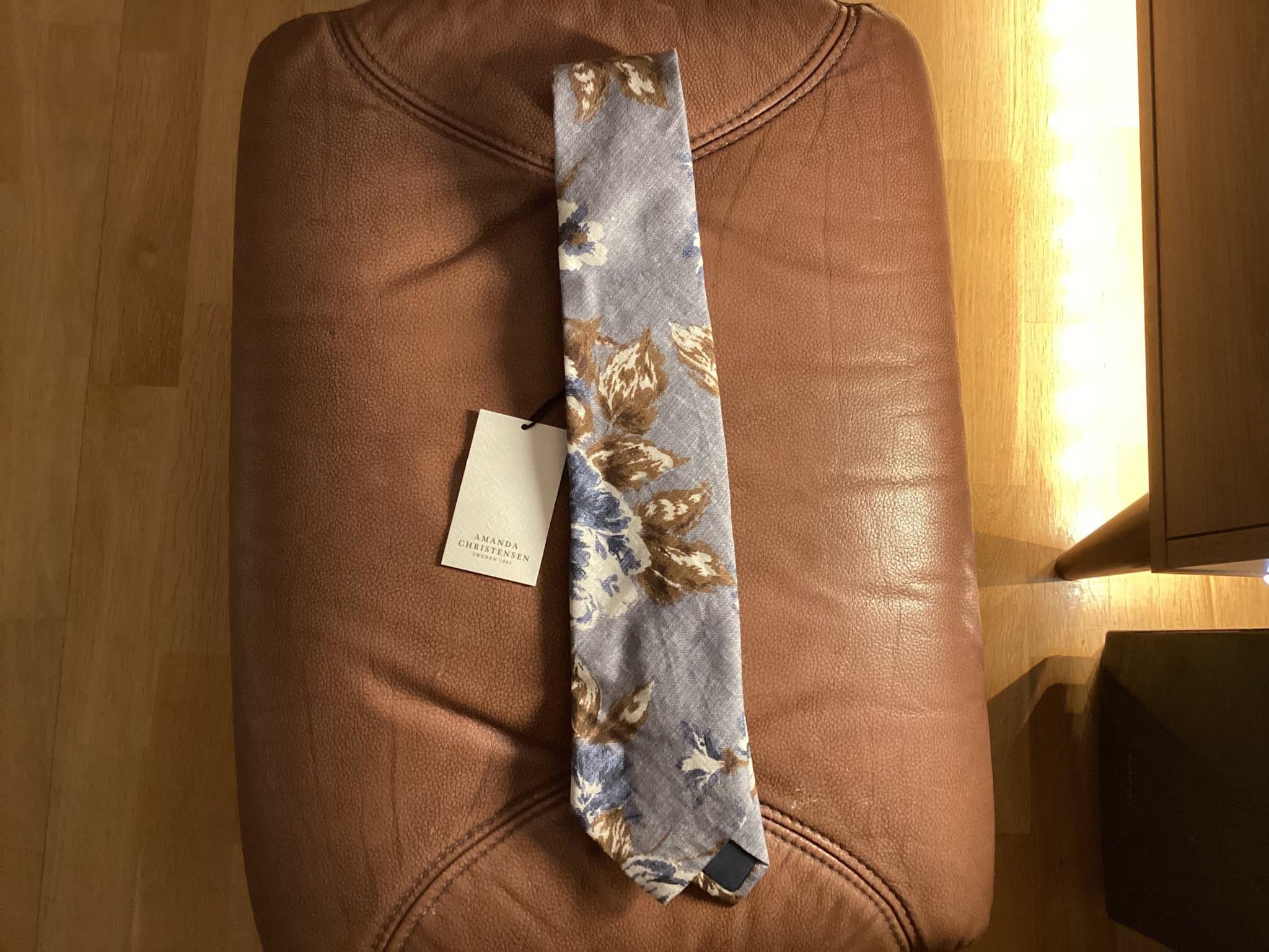 Ny Amanda Christensen blå slips