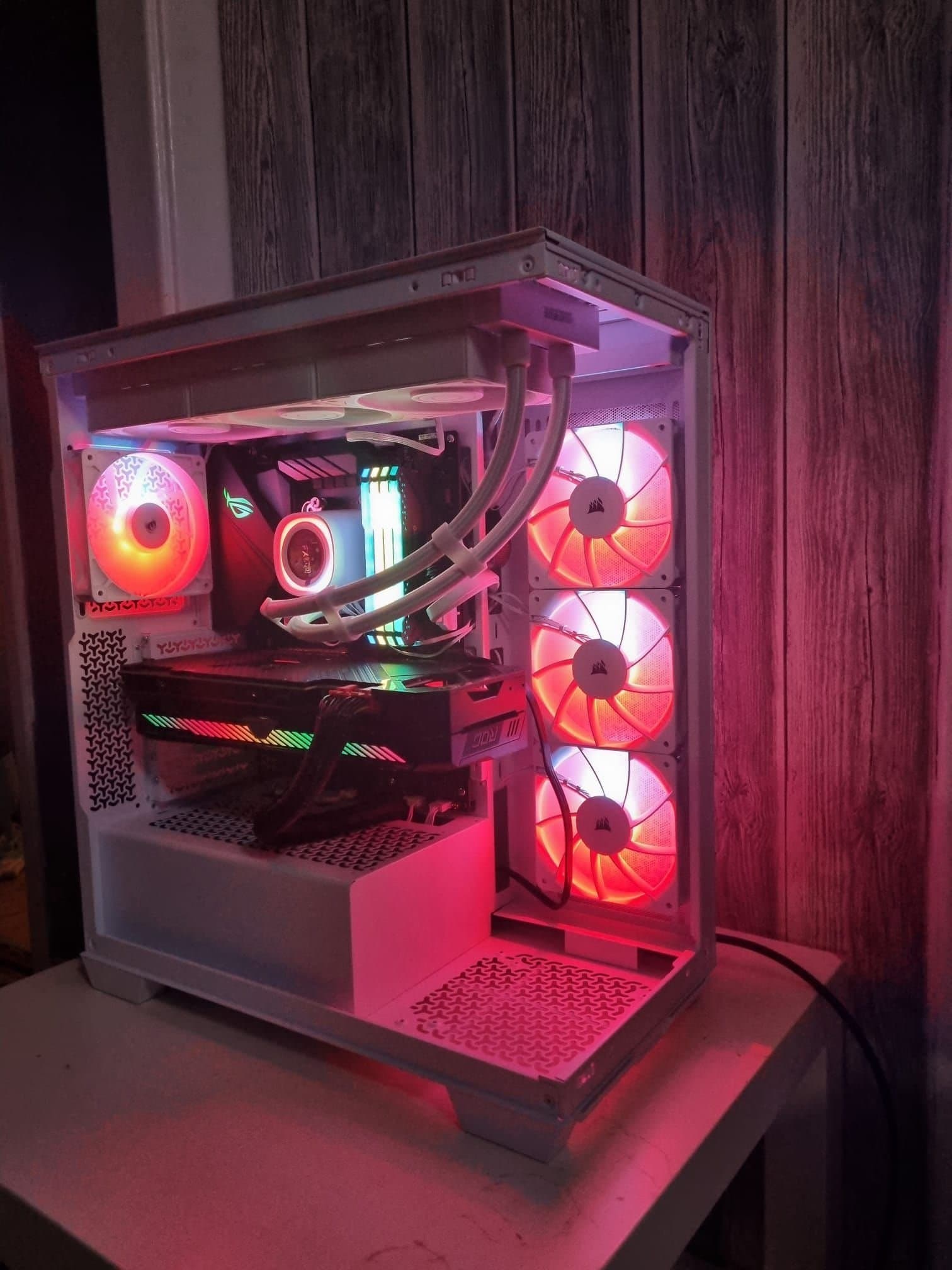 Kraftfull Gamingdator – RTX 3070, Ryzen 7 5700X, 32GB