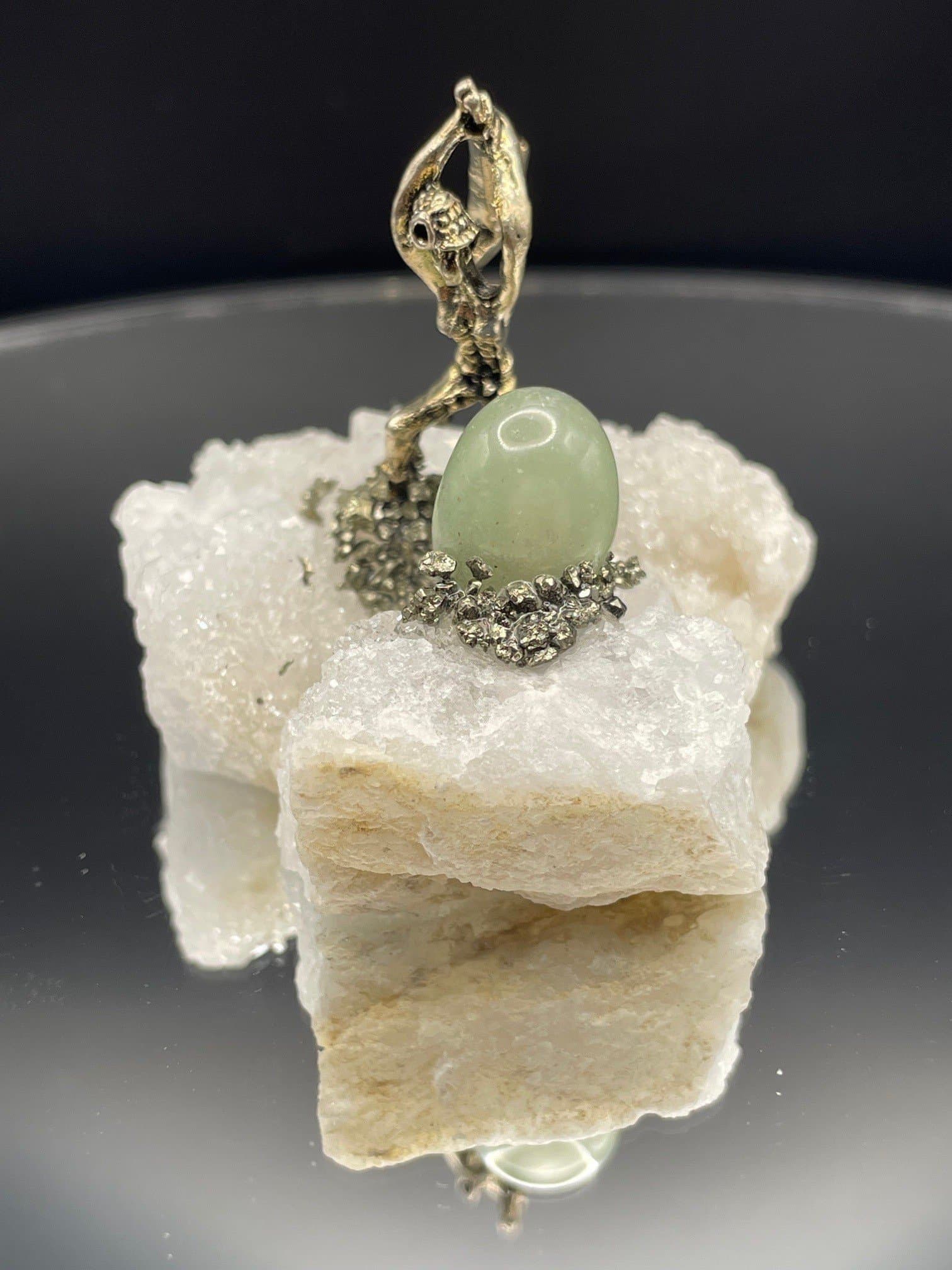 ~ Unikt Ornament ~ Gruvarbetare på Vit Kvarts med Prehnit & Pyrit ~ NYTT