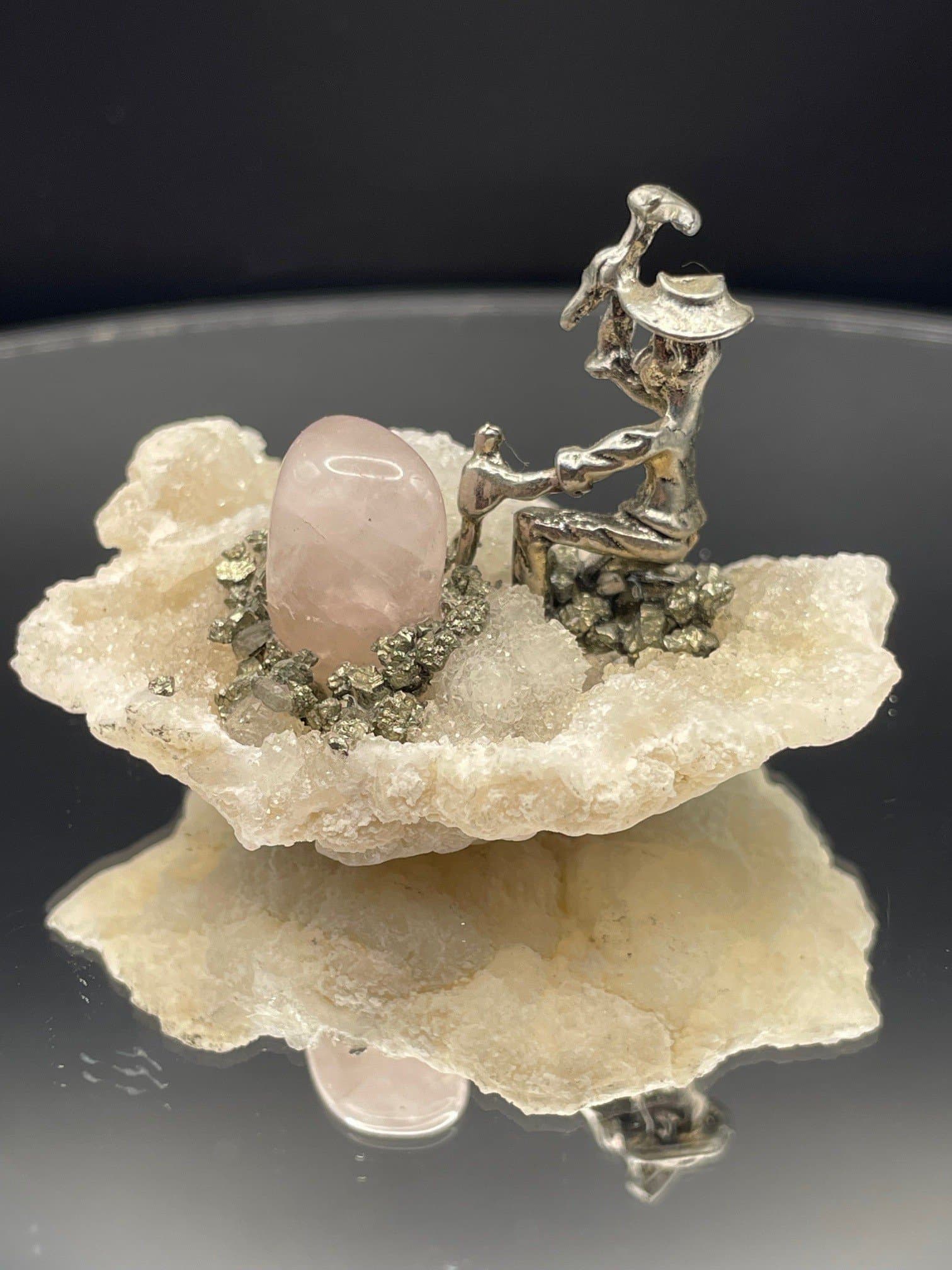 ~ Unikt Ornament ~ Gruvarbetare på Vit Kvarts med Rosenkvarts & Pyrit ~ NYTT