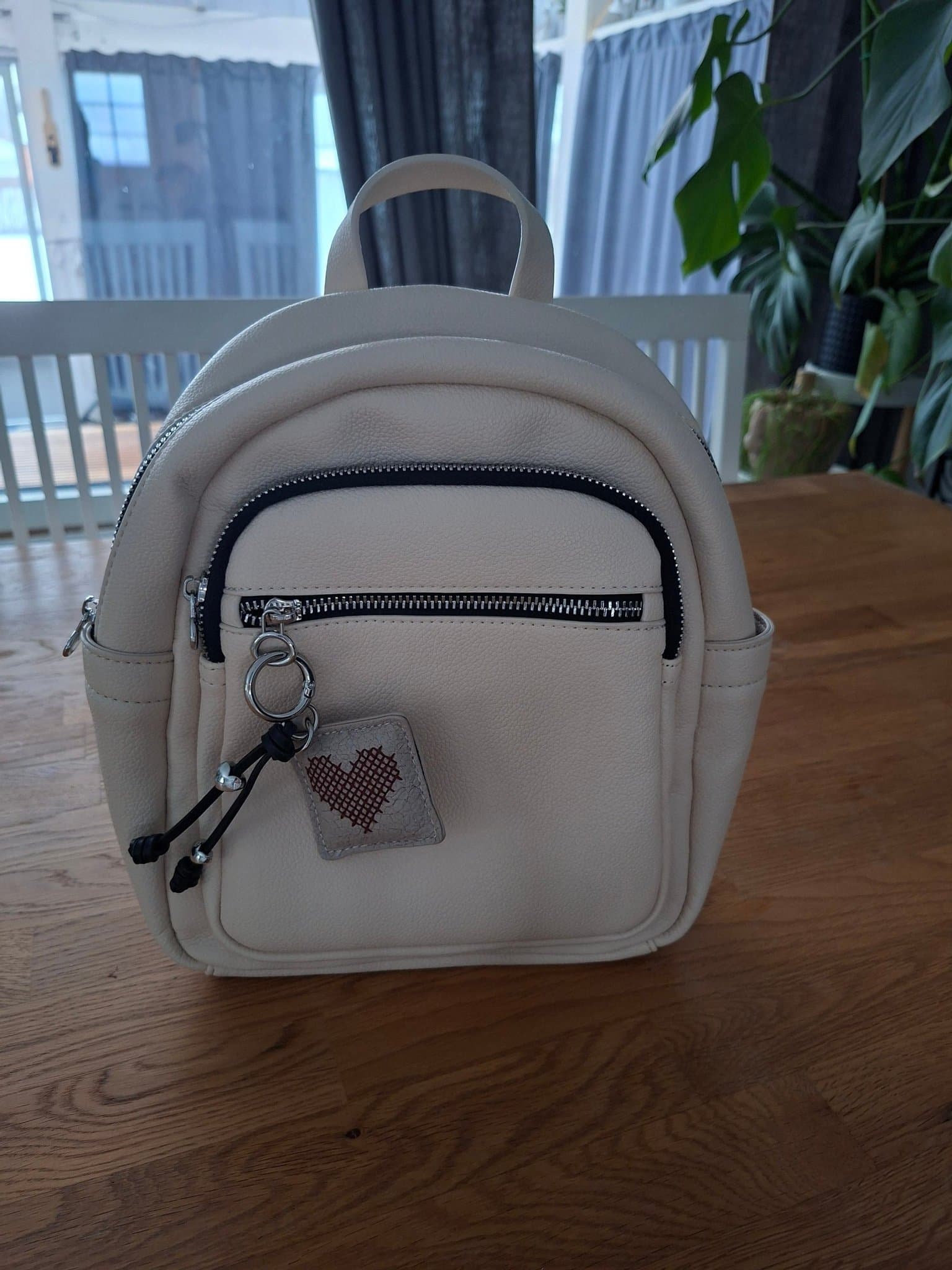 PARFOIS ljus ryggsäck ny