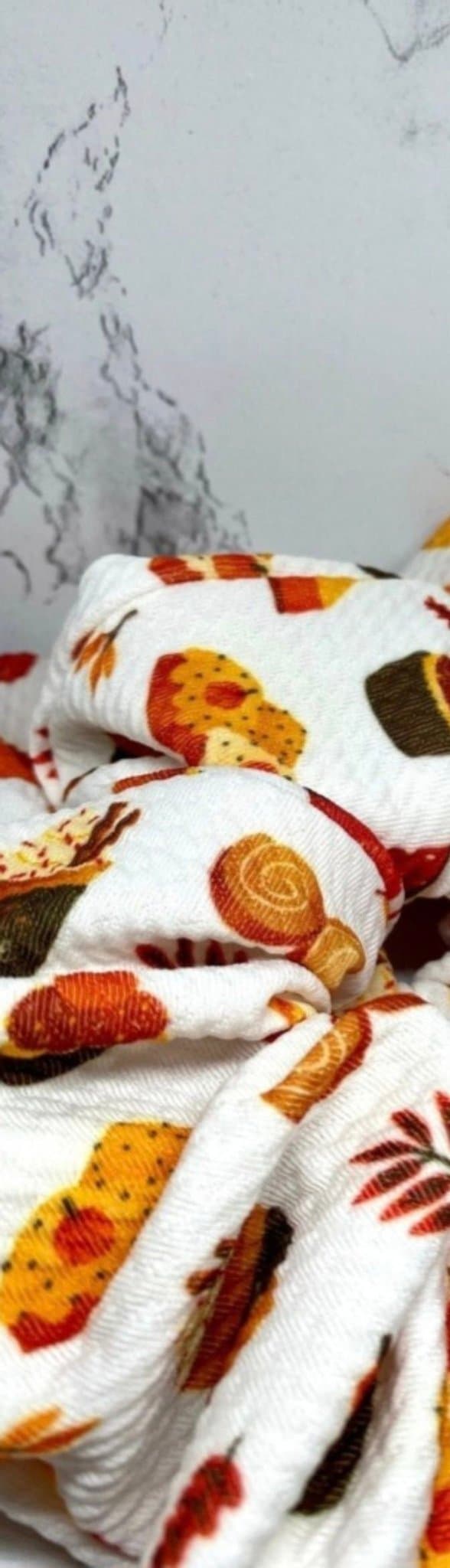 Vit Pumpkin Spice Latte överdimensionerad XXL Scrunchie Enchanted Scrunch NY