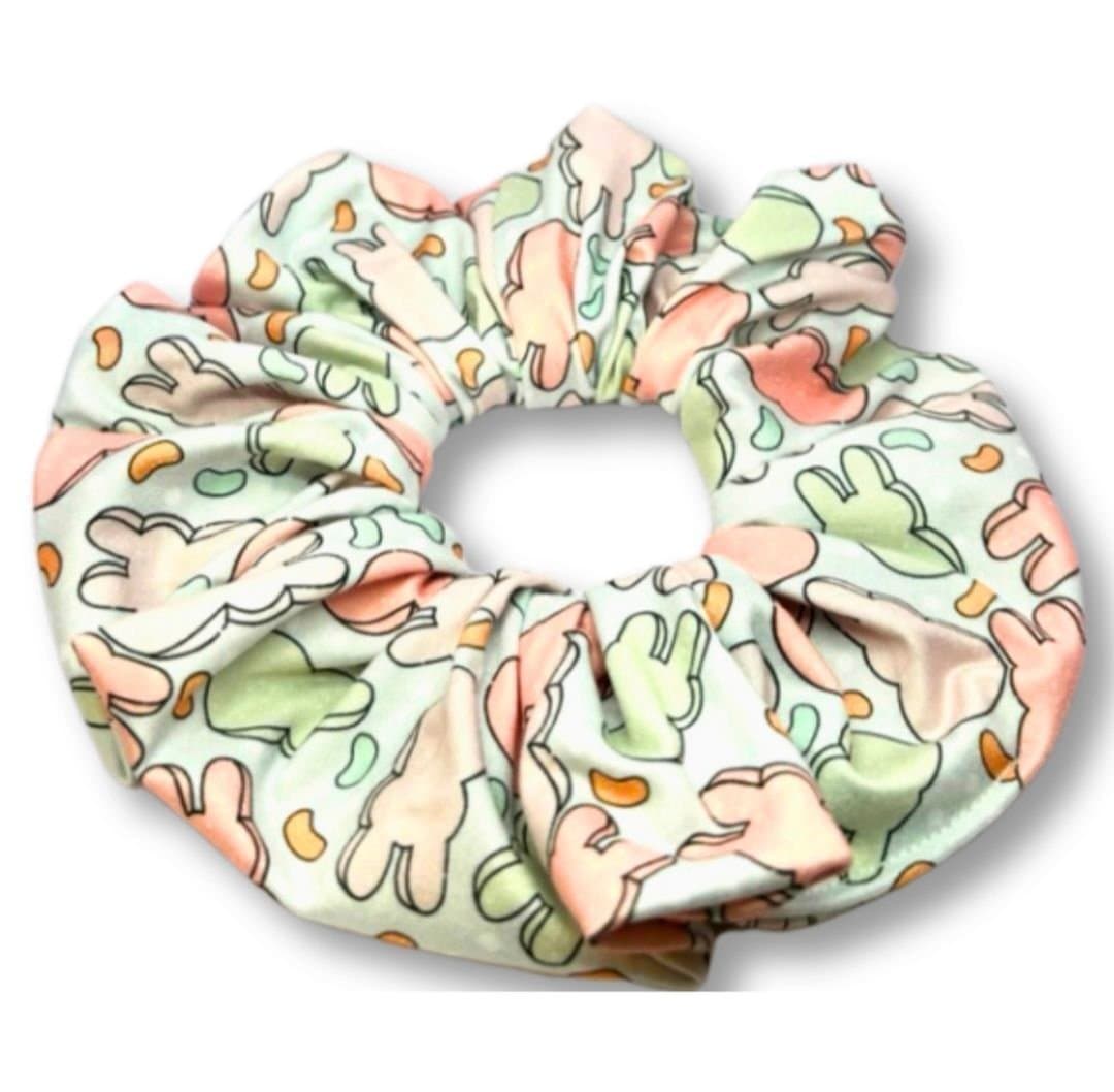 Pastellfärgad kaninmönstrad överdimensionerad XXL Scrunchie Enchanted Scrunch NY