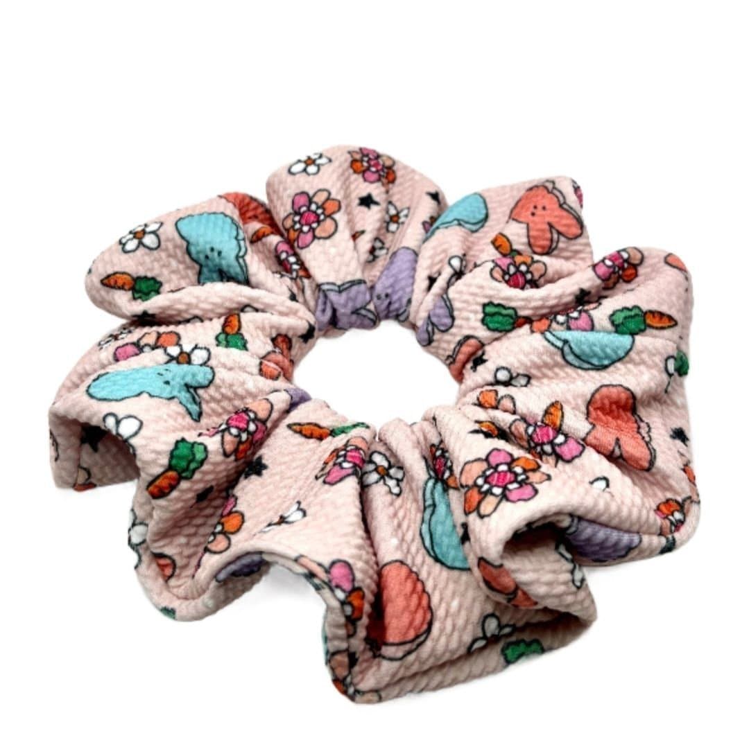 Blom- & kaninmönstrad XXL överdimensionerad Påsk Scrunchie Enchanted Scrunch