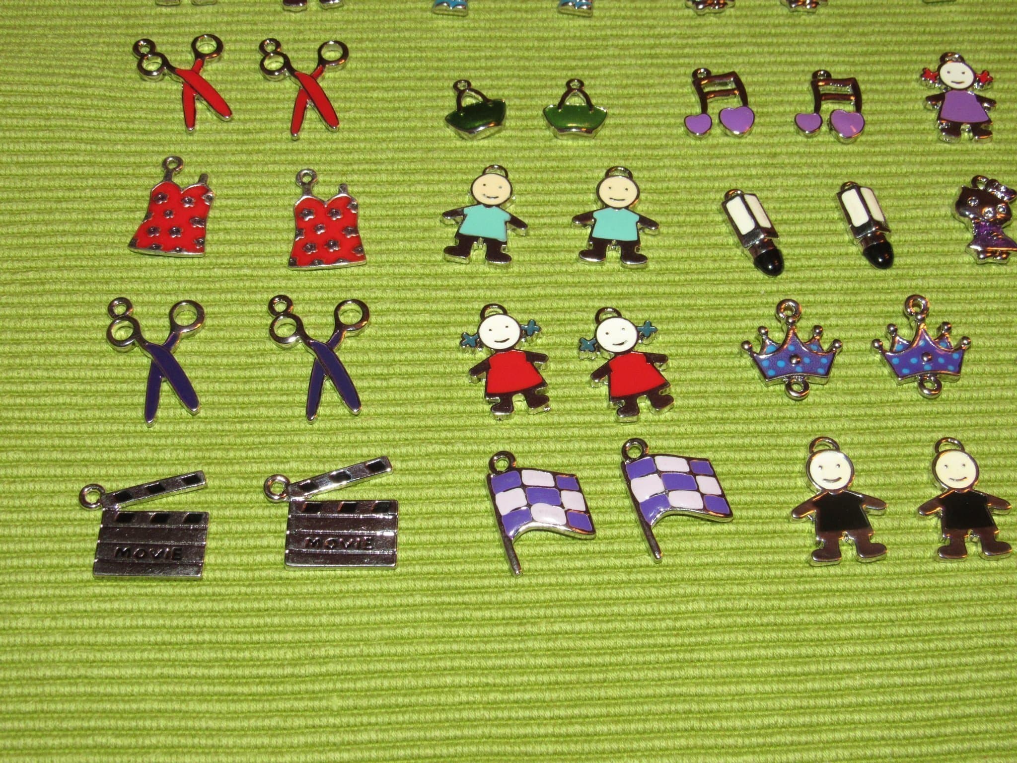 Emalj berlocker 50 st/25 par silverfärgade vintage.