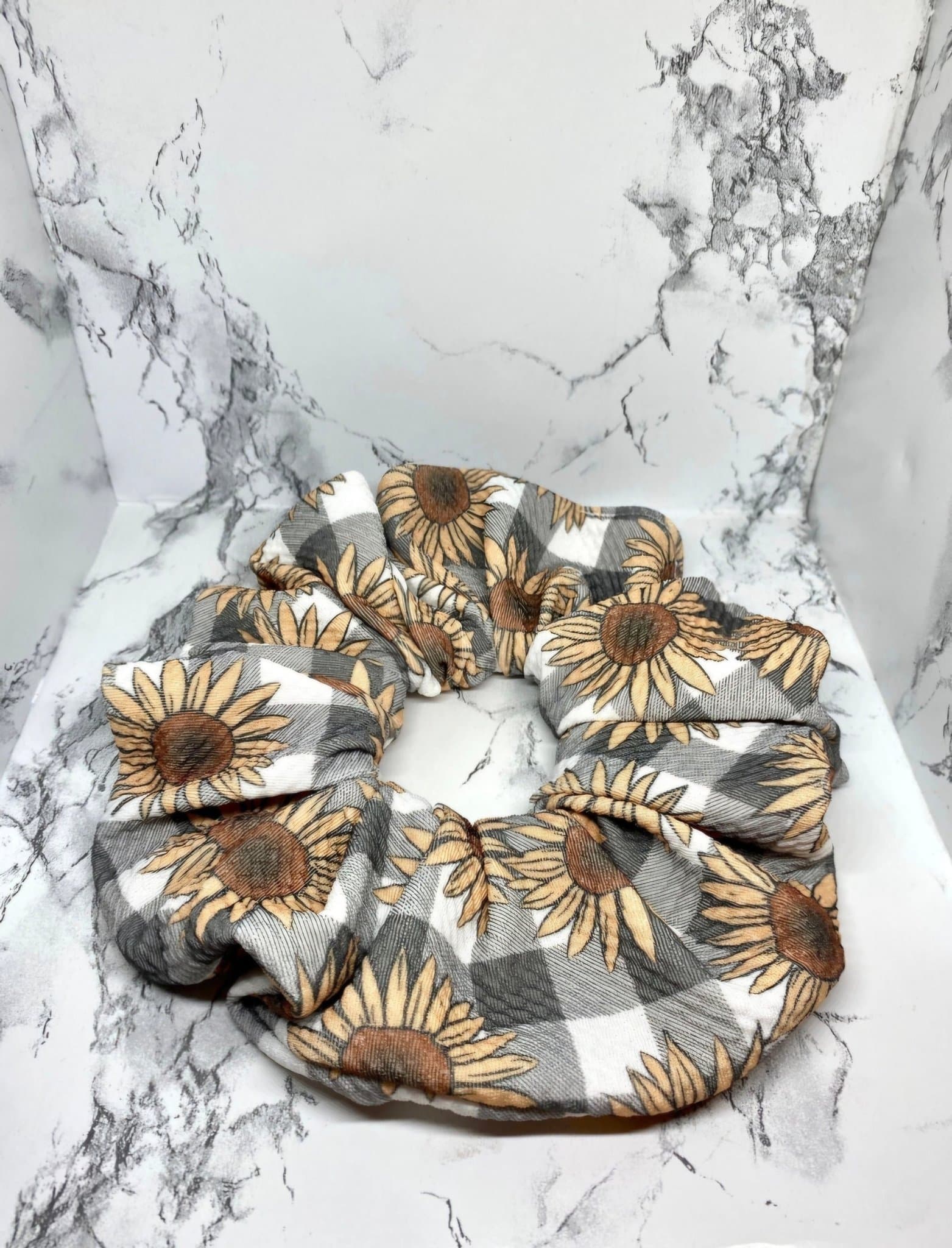 Rutig solrosmönstrad XXL överdimensionerad Scrunchie Enchanted Scrunch NY