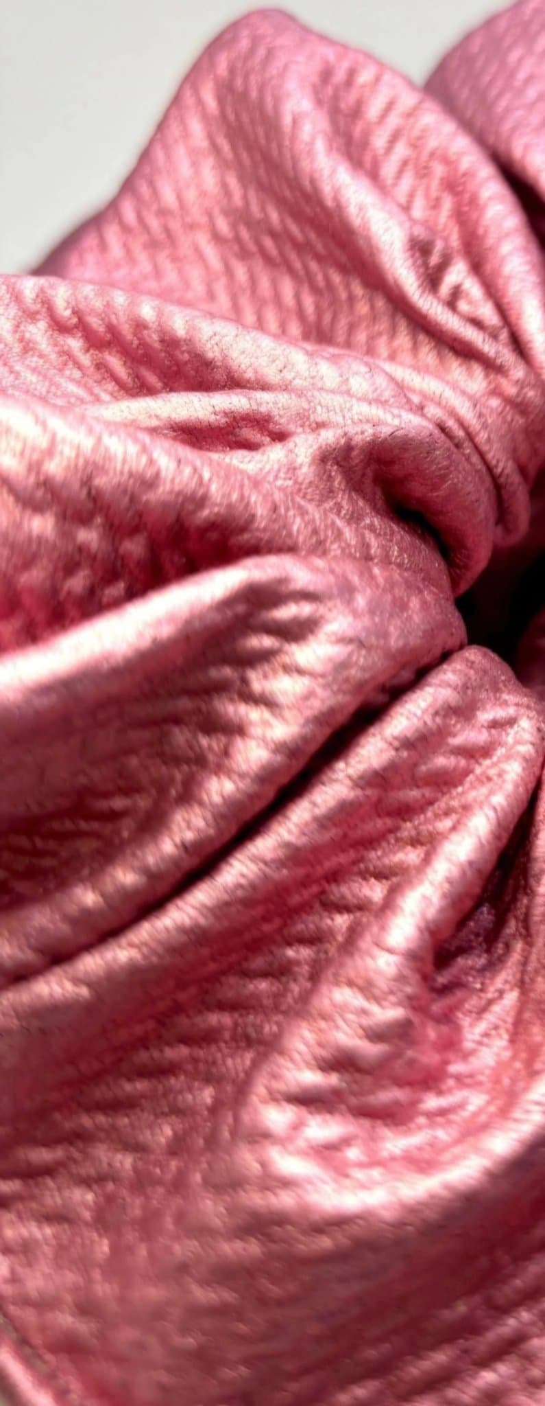 Metallisk rosa överdimensionerad XXL scrunchie Enchanted Scrunch NY