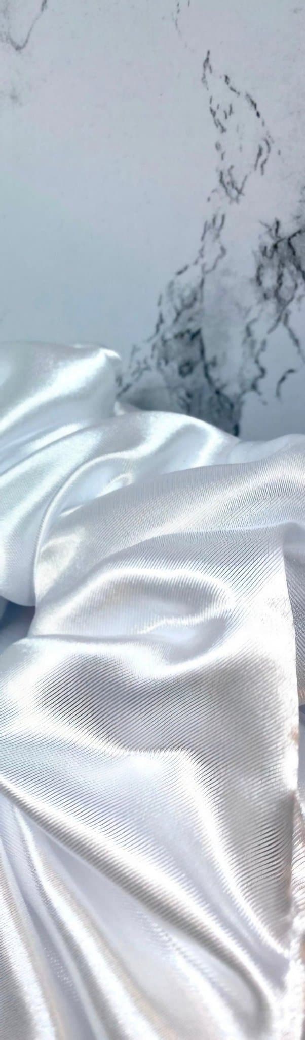 Vit överdimensionerad XXL Scrunchie snodd i siden Enchanted Scrunchie NY