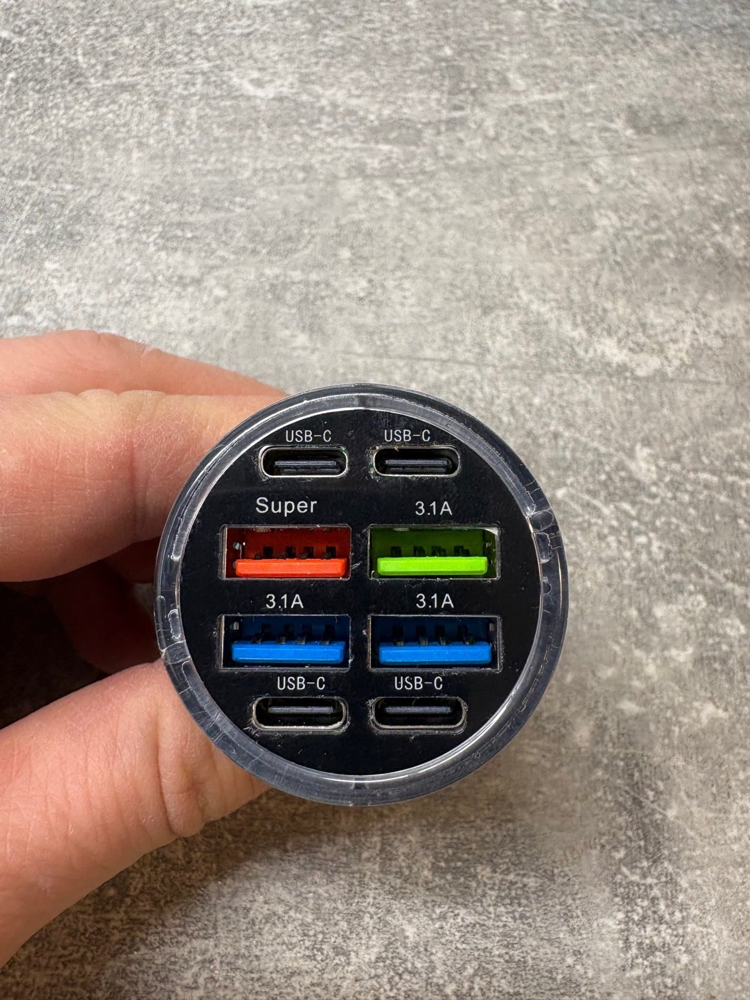 Billaddare med flera portar