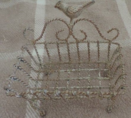 till dina smycken eller till tvåkopp med en liten fågel på topp