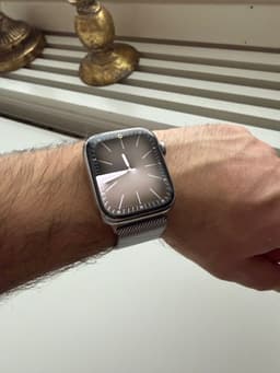 Apple Watch Series 7 GPS + Cellular 45mm Titanium med Milanese Loop och extra