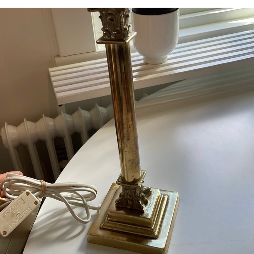 Bordslampa i mässing, LYKTAN TYP 511
