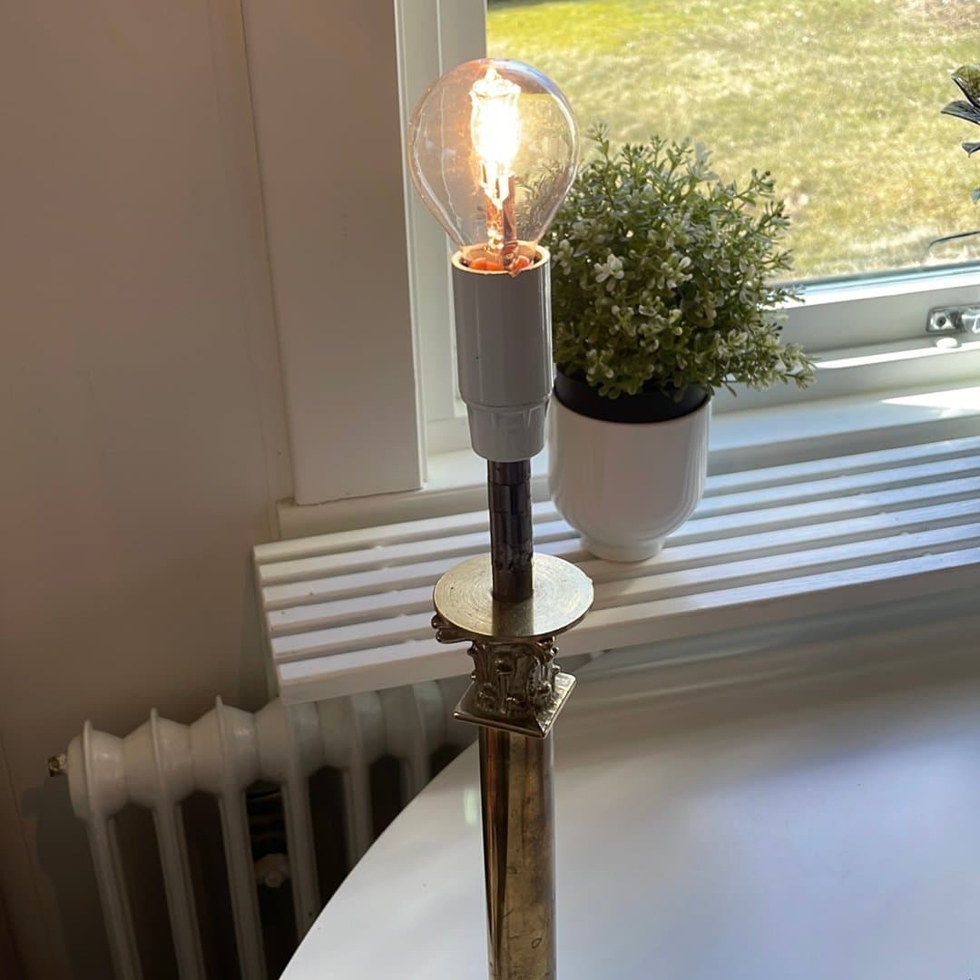 Bordslampa i mässing, LYKTAN TYP 511