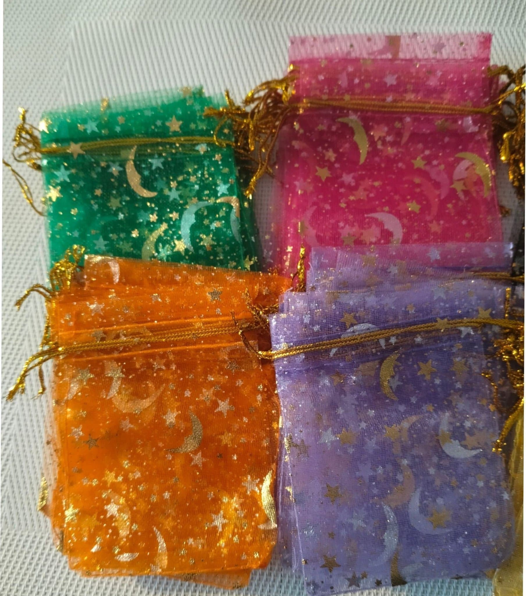 100 stycken smycke present /förvaring påsar i blandade färger med stjärna +måne