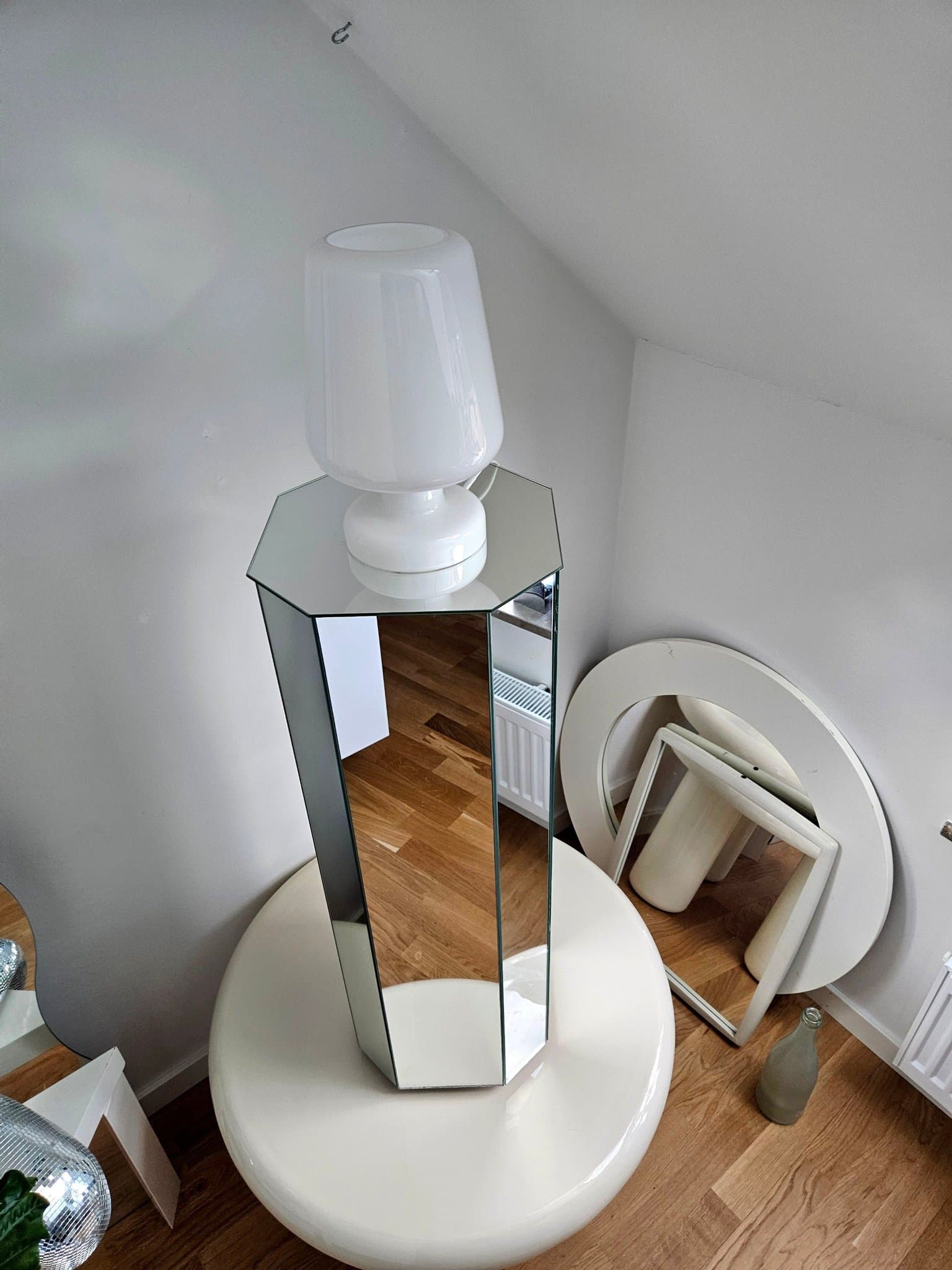 Retro / Vintage - Piedestal med speglar - 80tal