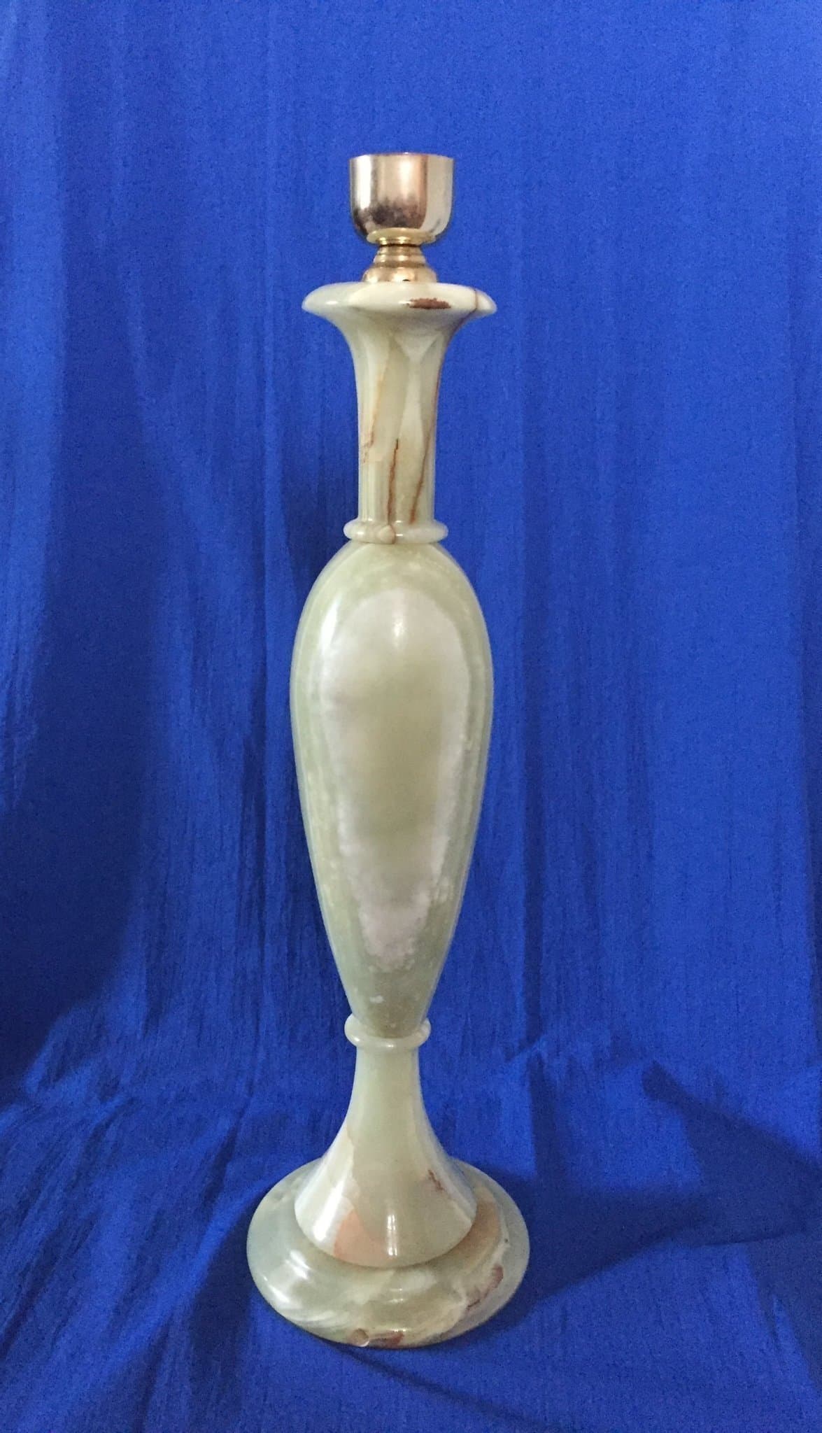 Lampfot i alabaster.