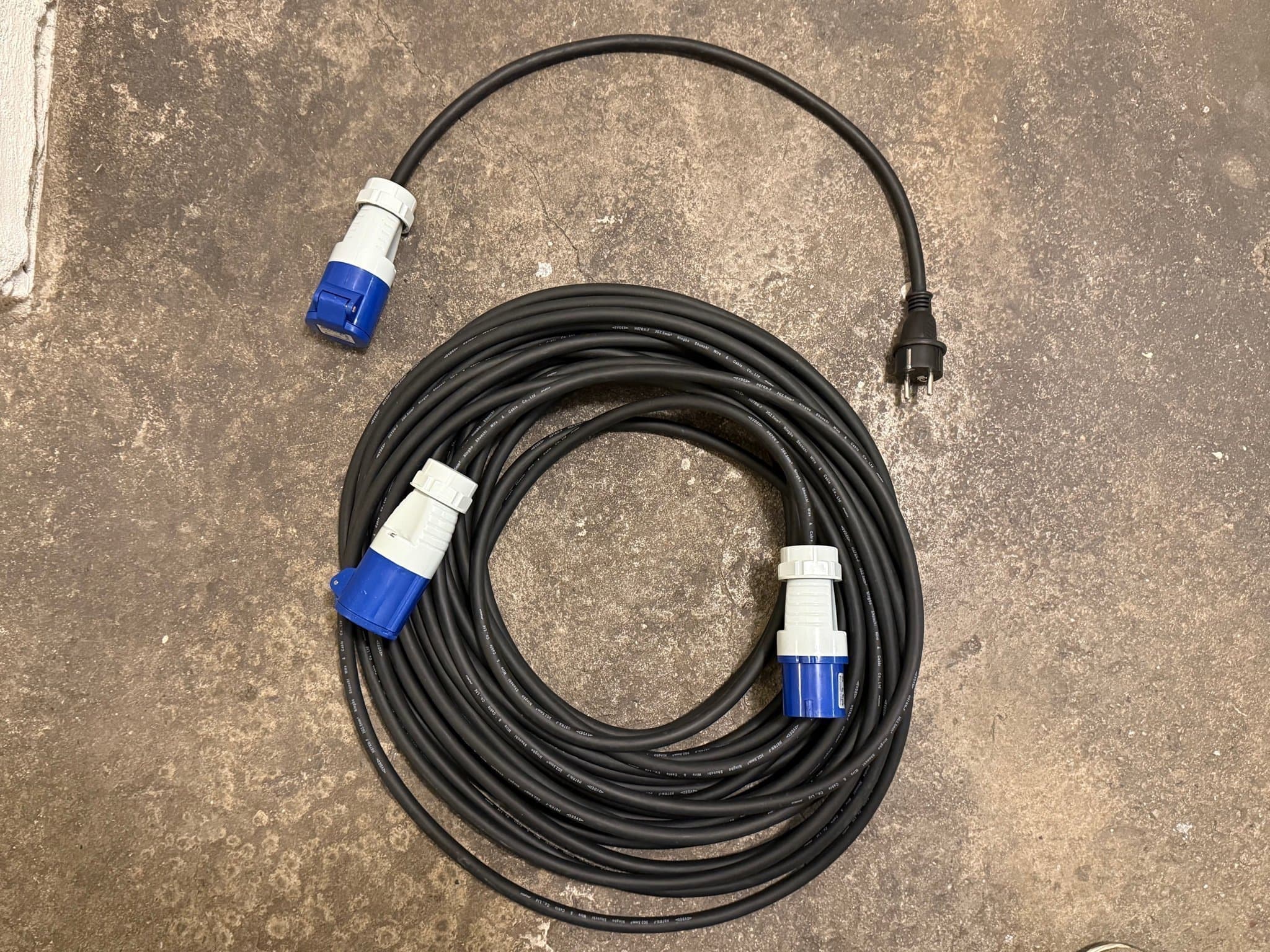 CEE 16A 3G2.5 25m + övergång schuko hane-CEE hona