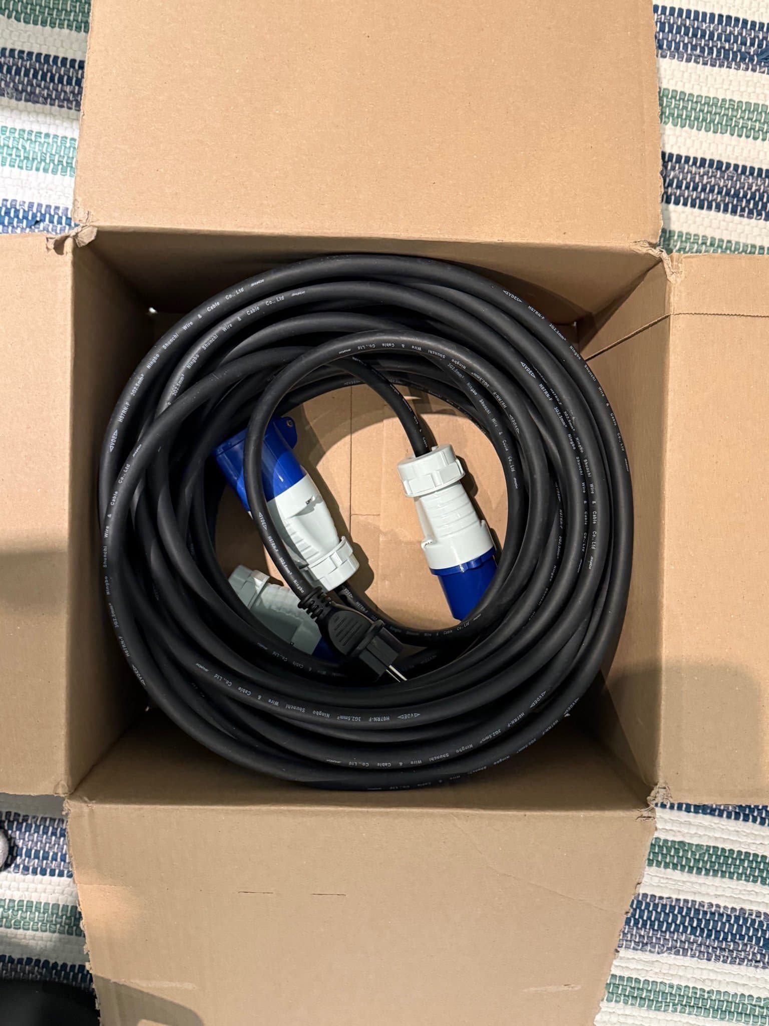 CEE 16A 3G2.5 25m + övergång schuko hane-CEE hona