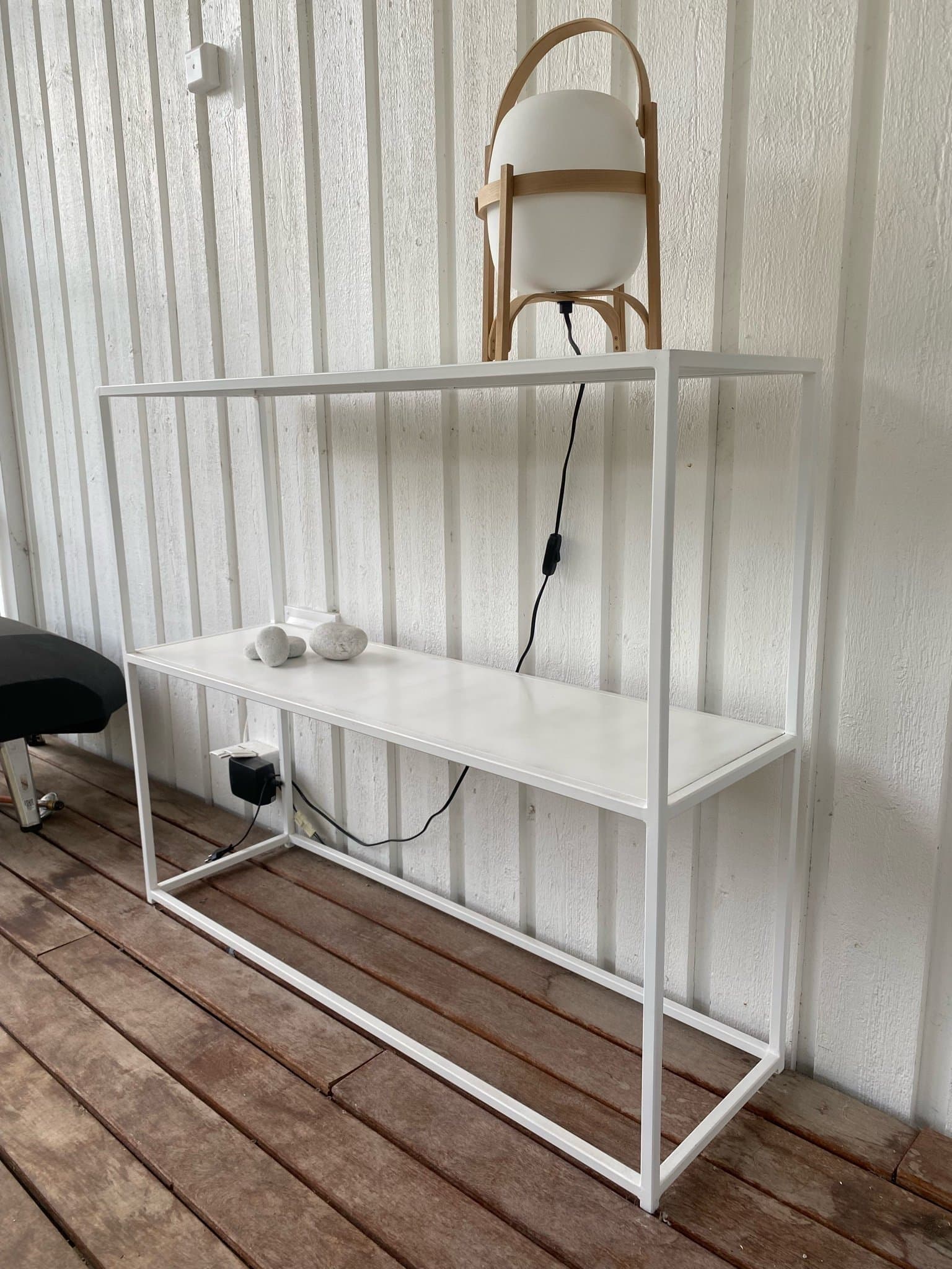 Bänk i Vitlackad stål