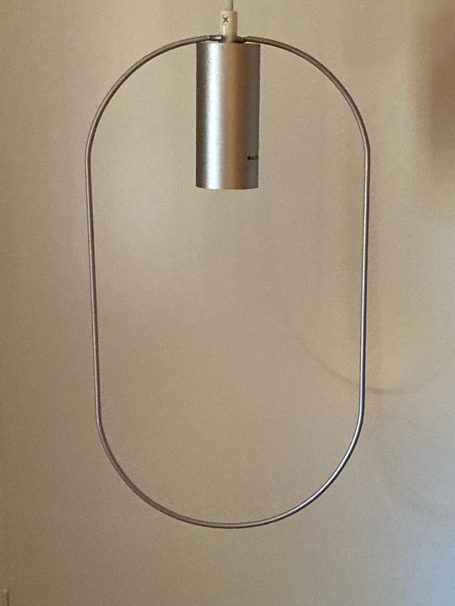 Modern oval häng lampa i silver från Star trading.