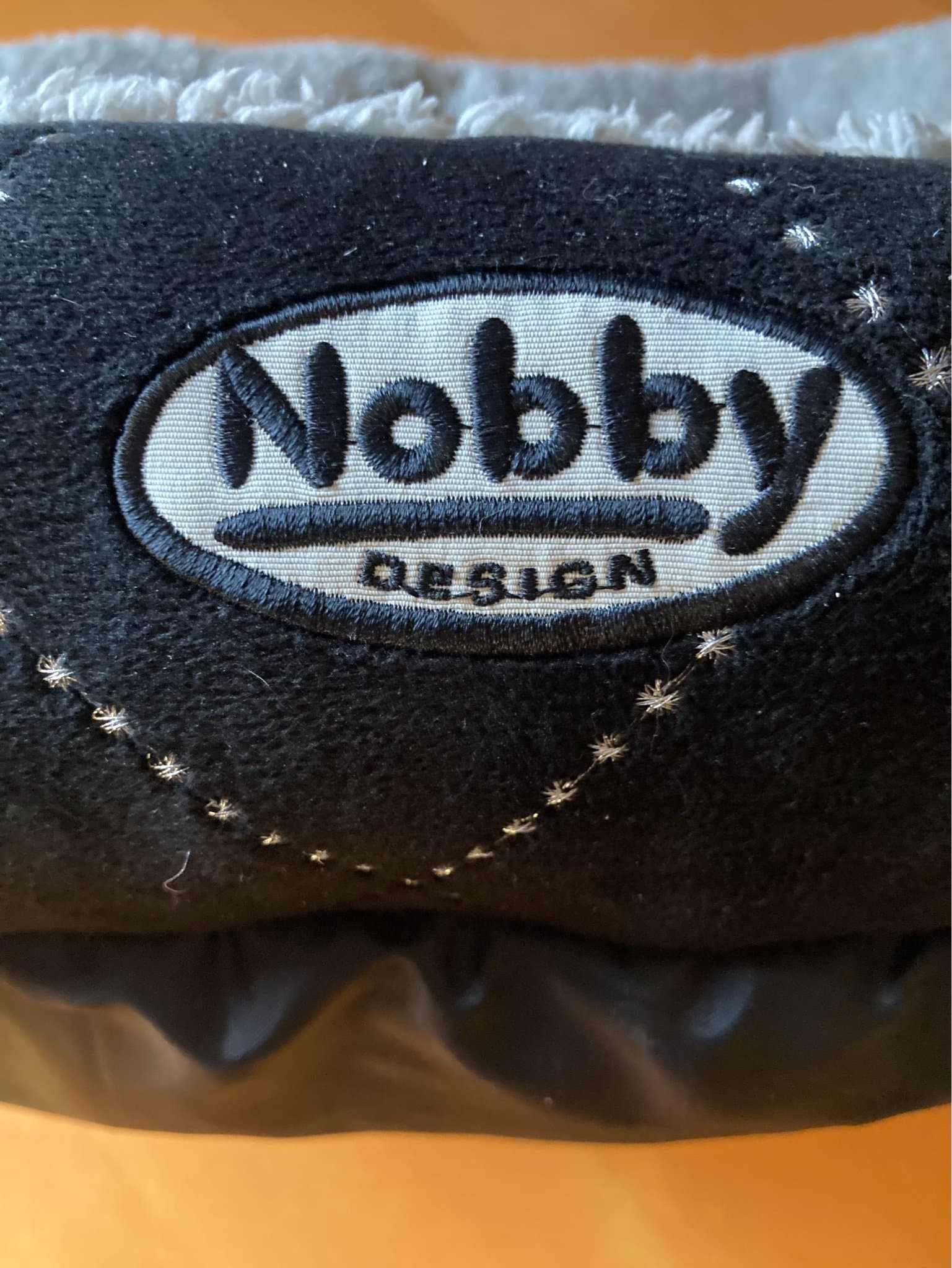 Ny Hundbädd Nobby design i 100% polyester.