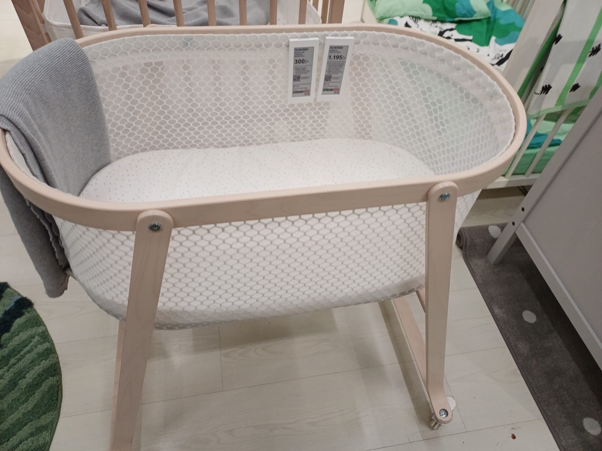 IKEA ÄLSKVÄRD Babykorg med madrass