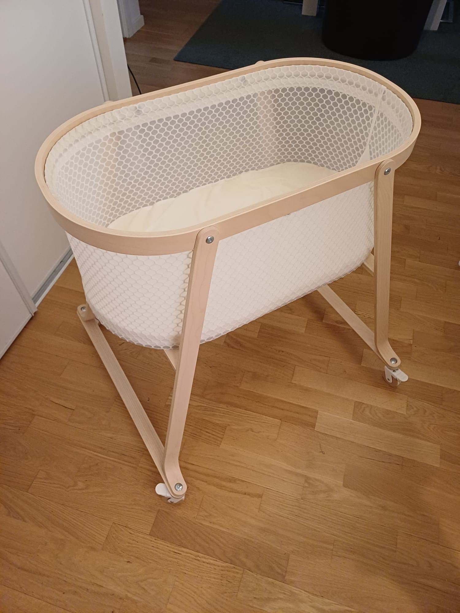 IKEA ÄLSKVÄRD Babykorg med madrass