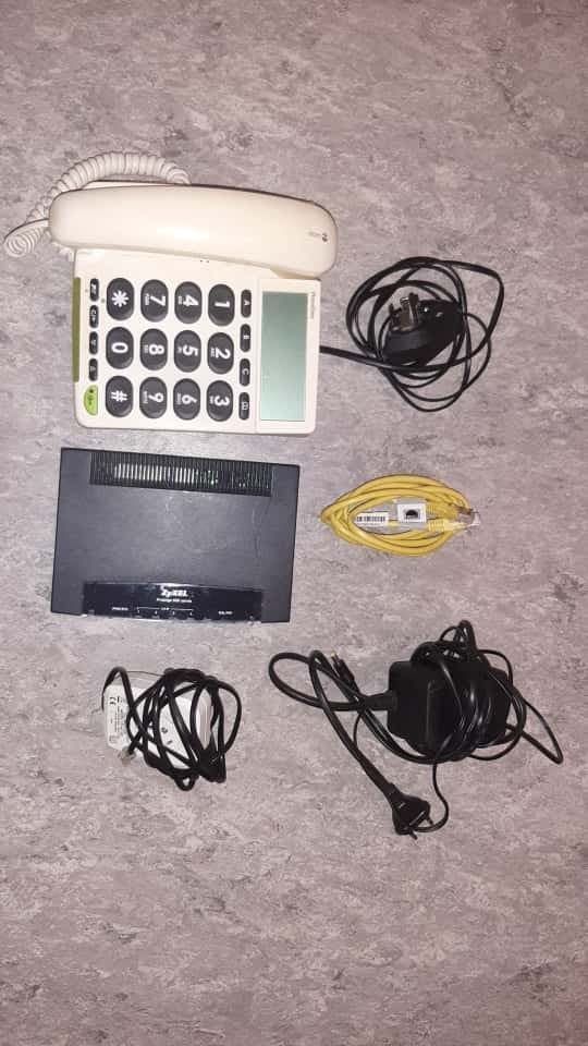 Doro Telefon och Zyxel Router Komplett paket: Bords­telefon + ADSL-modem