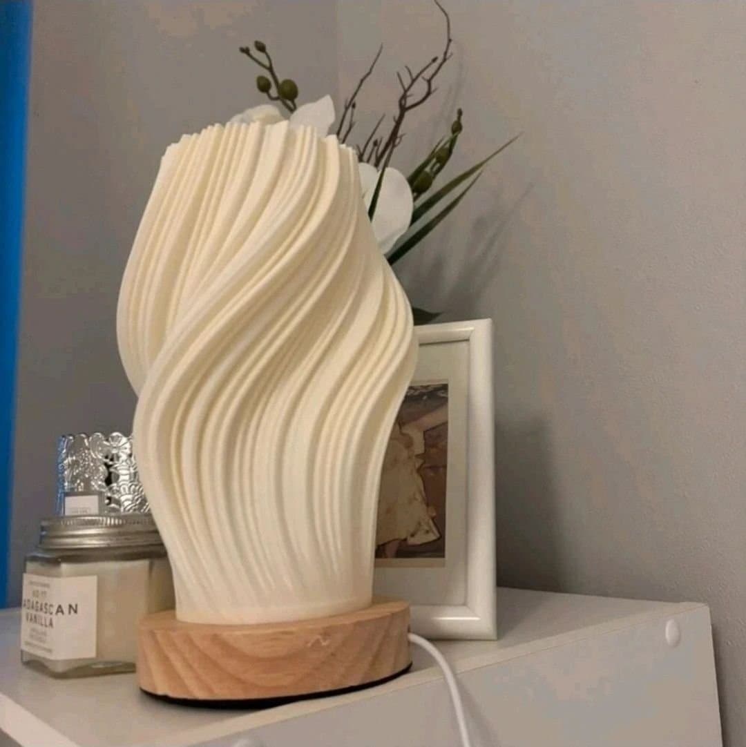 Bordslampa med 3D-printad skärm och dimbar LED