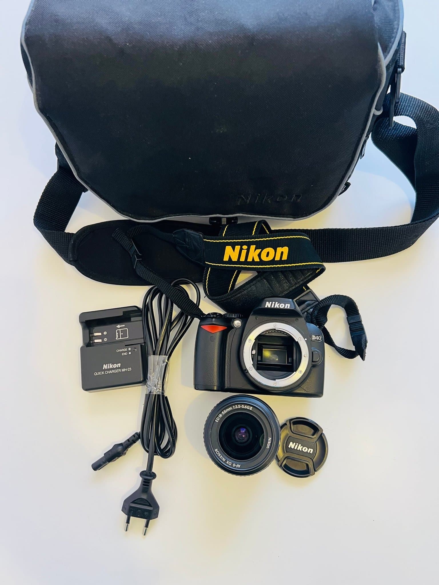 Nikon D40 + AF-S DX 18–55mm – Komplett kit med väska & laddare