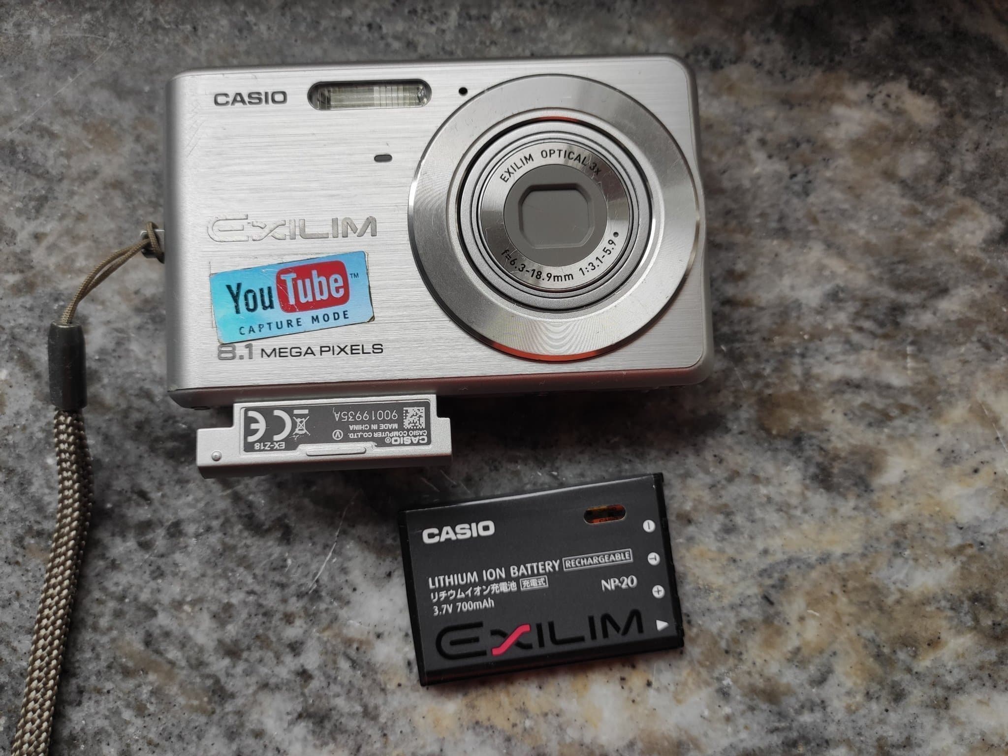 Casio Exilim EX-Z18 8.1MP Digitalkamera