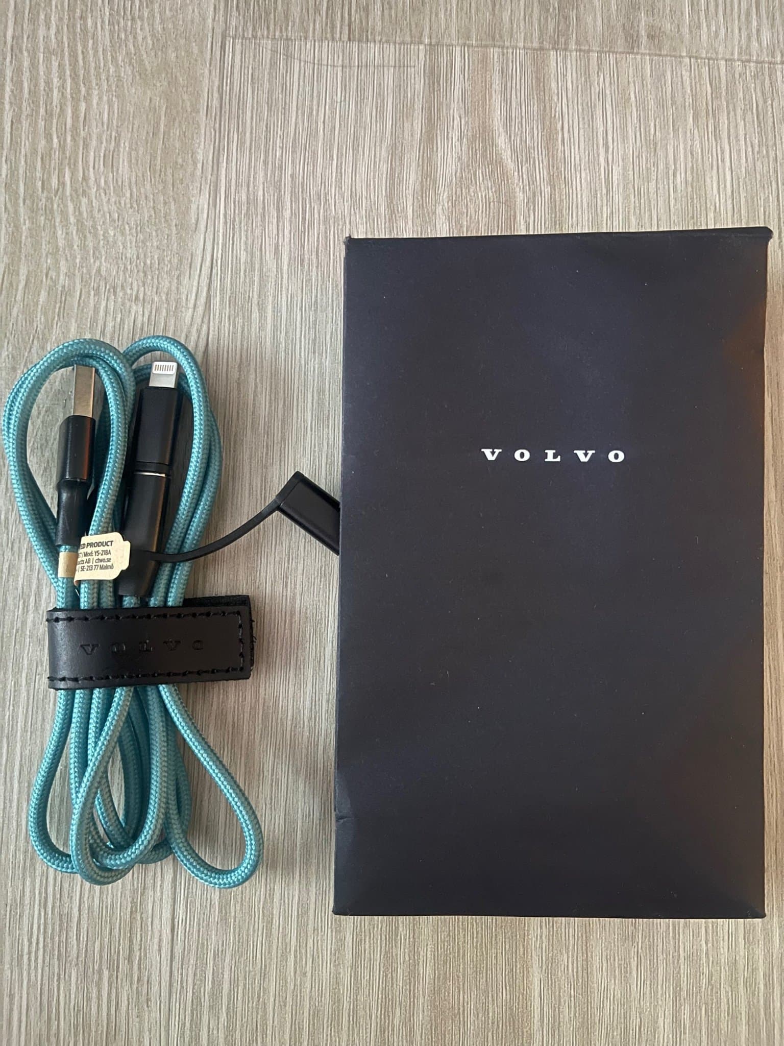 VOLVO USB-laddningskabel Exklusive NY!
