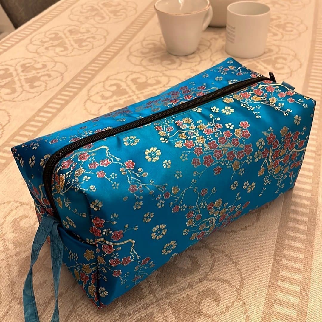 Necessär med blommönster