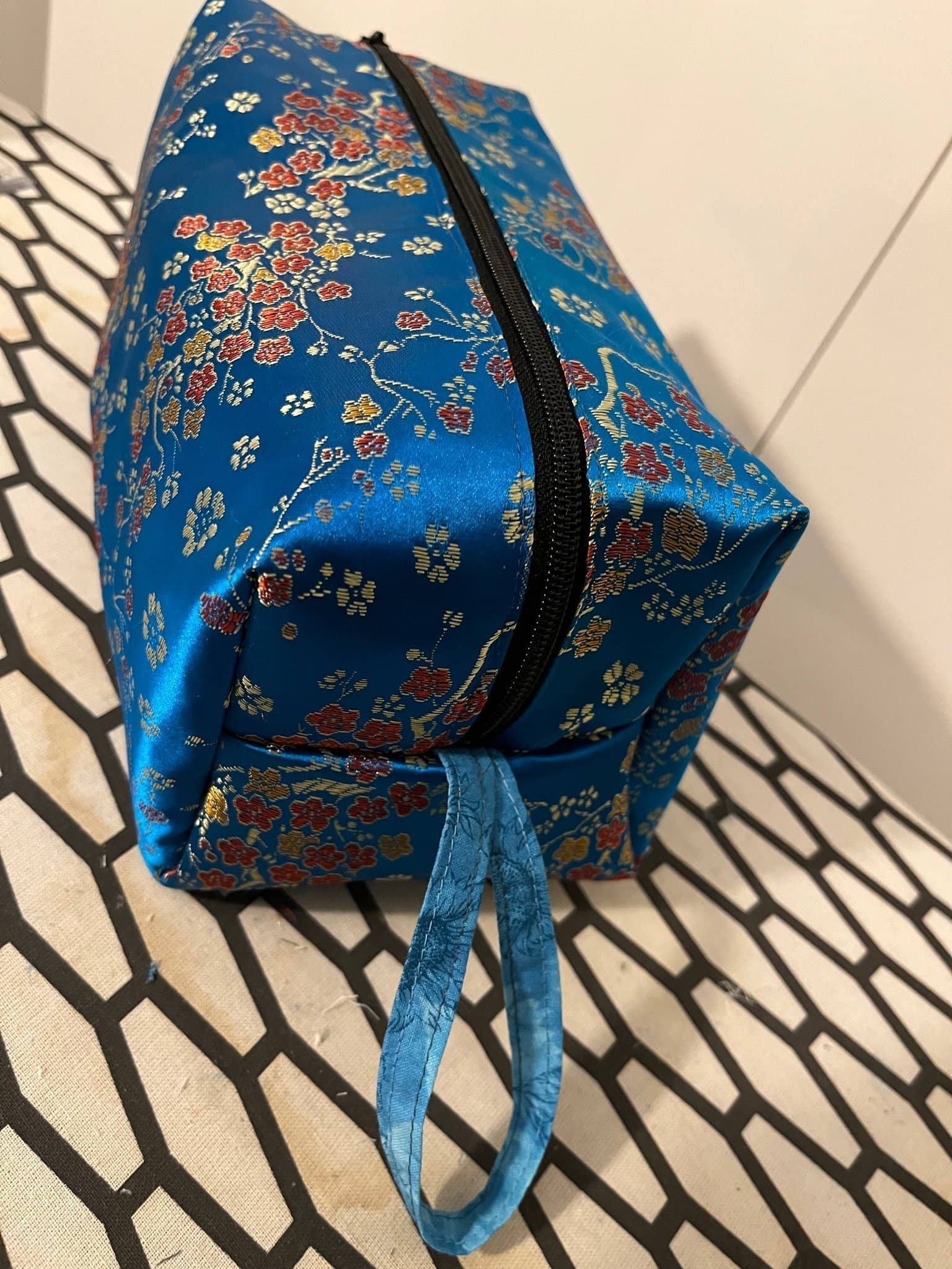 Necessär med blommönster