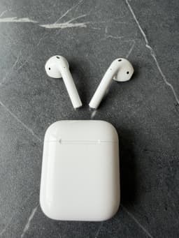 Apple AirPods 2nd Gen