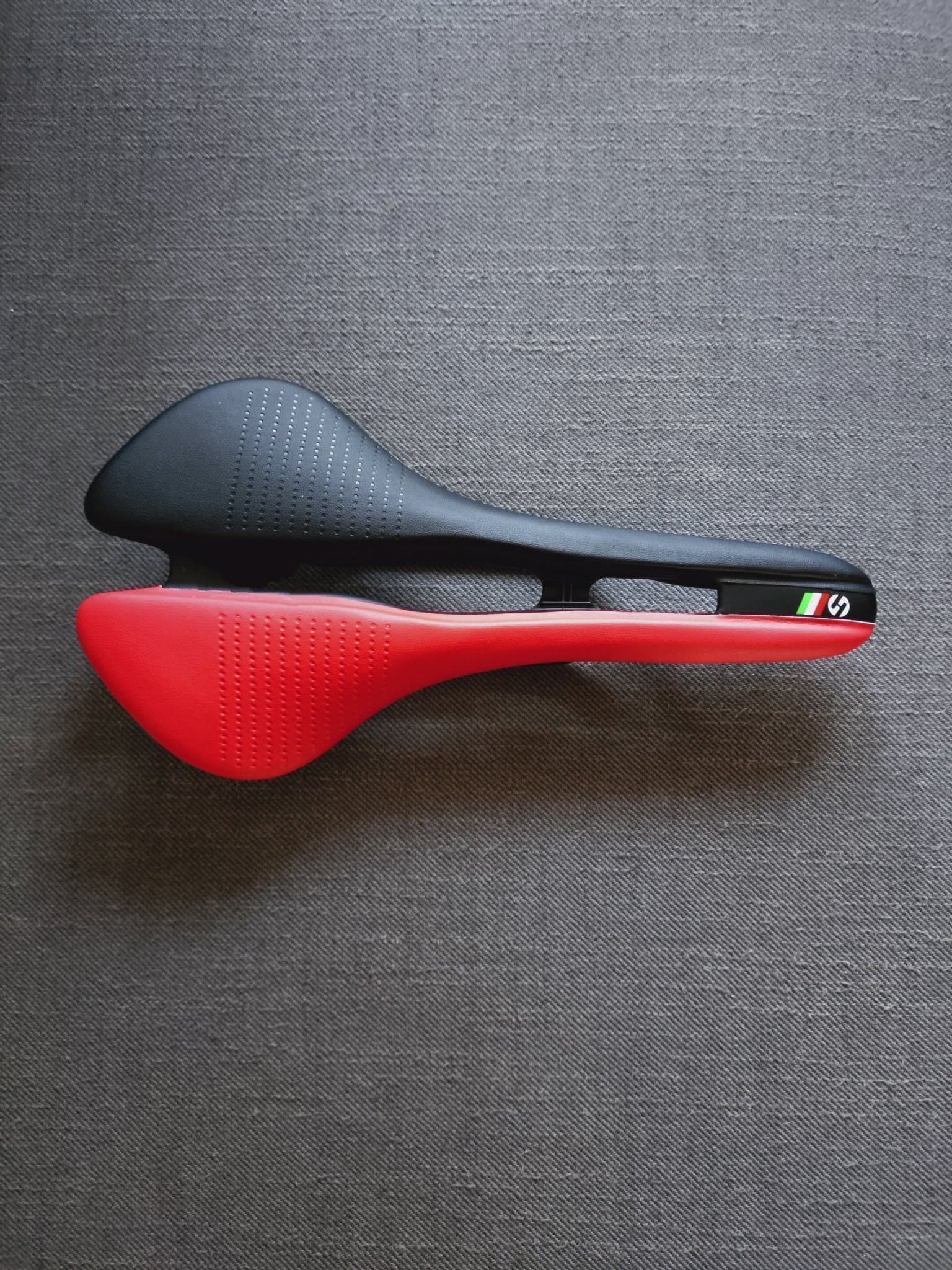 Sänkt priset NY racer cykel Sadel