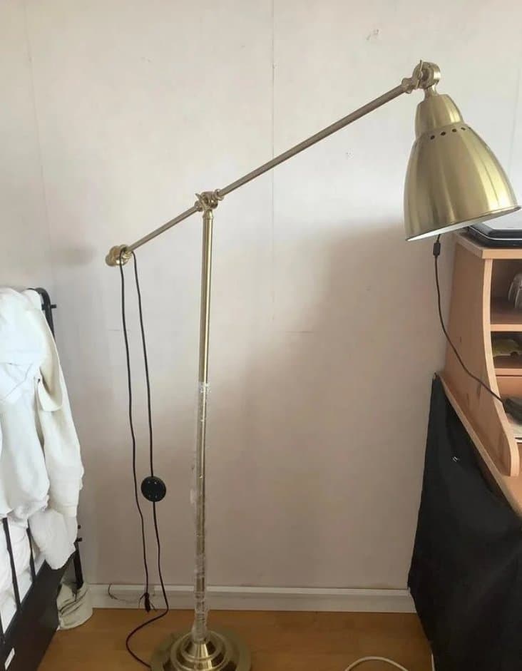 Retro Golvlampa i mässing. Guld lampa
