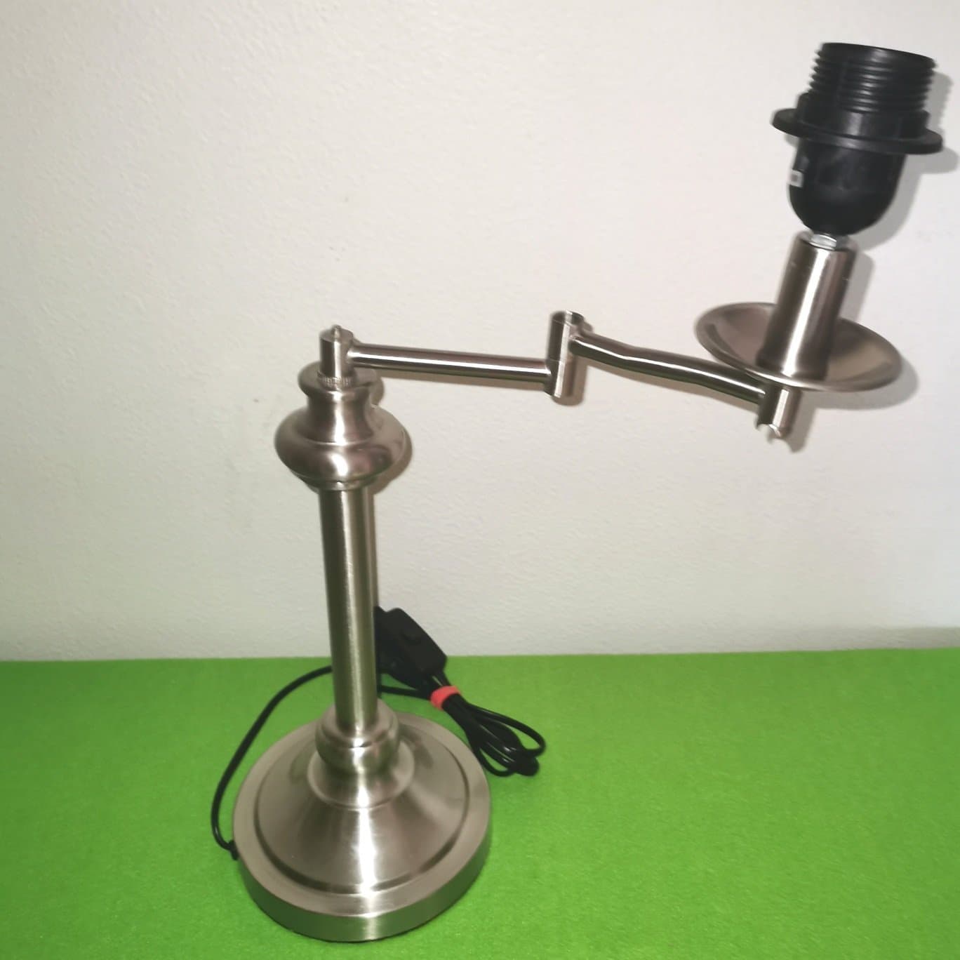 Fiffig bordslampa med kul vridbar design grafitgrå lampskärm