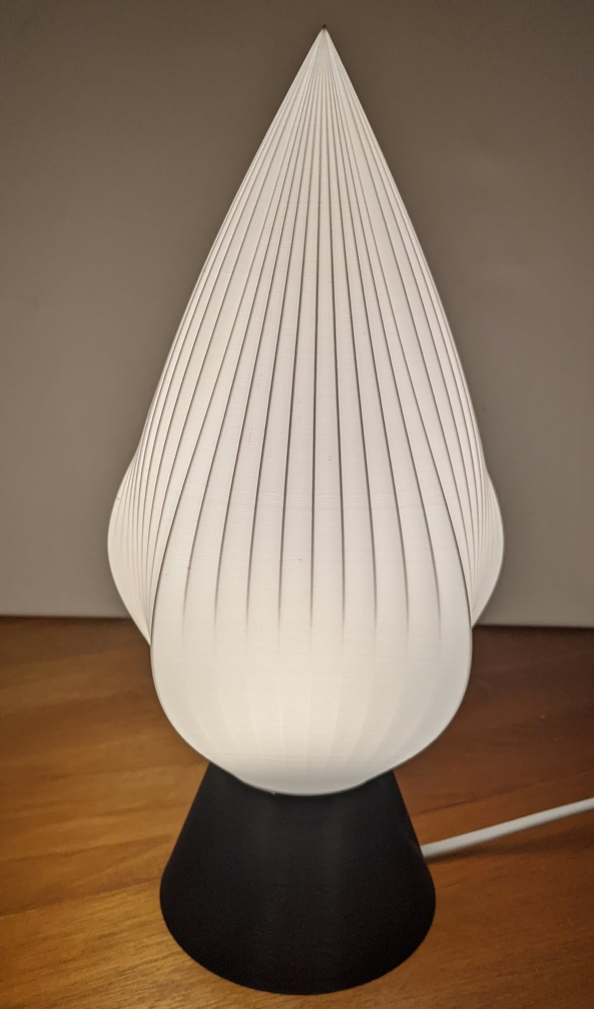 Bordslampa "Paintbrush" i unik design, vit