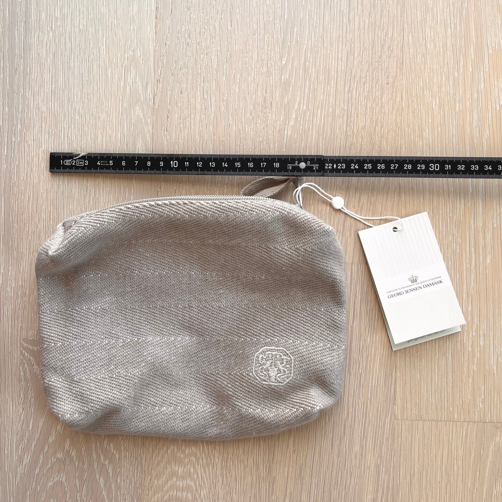 GEORG JENSEN DAMASK oanvänd nessesär/clutch i fin beige färg