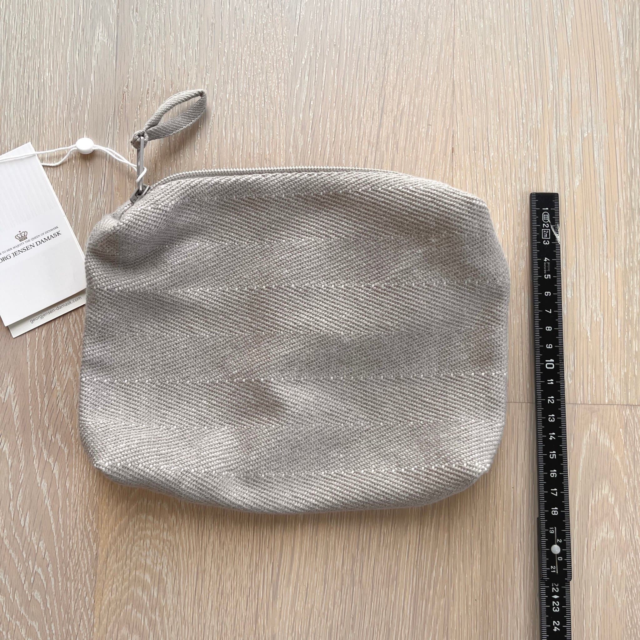 GEORG JENSEN DAMASK oanvänd nessesär/clutch i fin beige färg