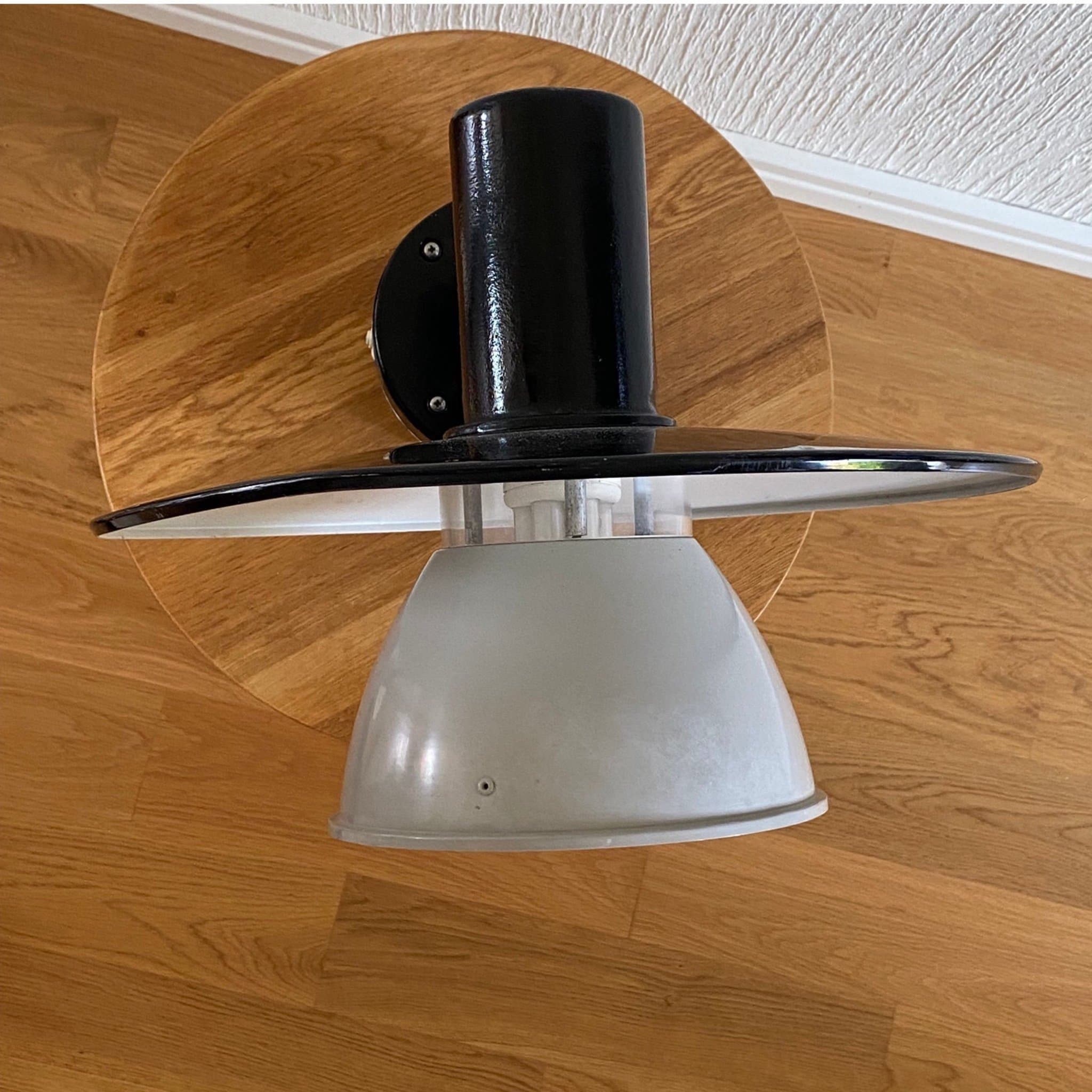 STOCKHOLM 370 VÄGG: Vägg- el fasadlampa i metall, Anders Pehrson, Ateljé Lyktan