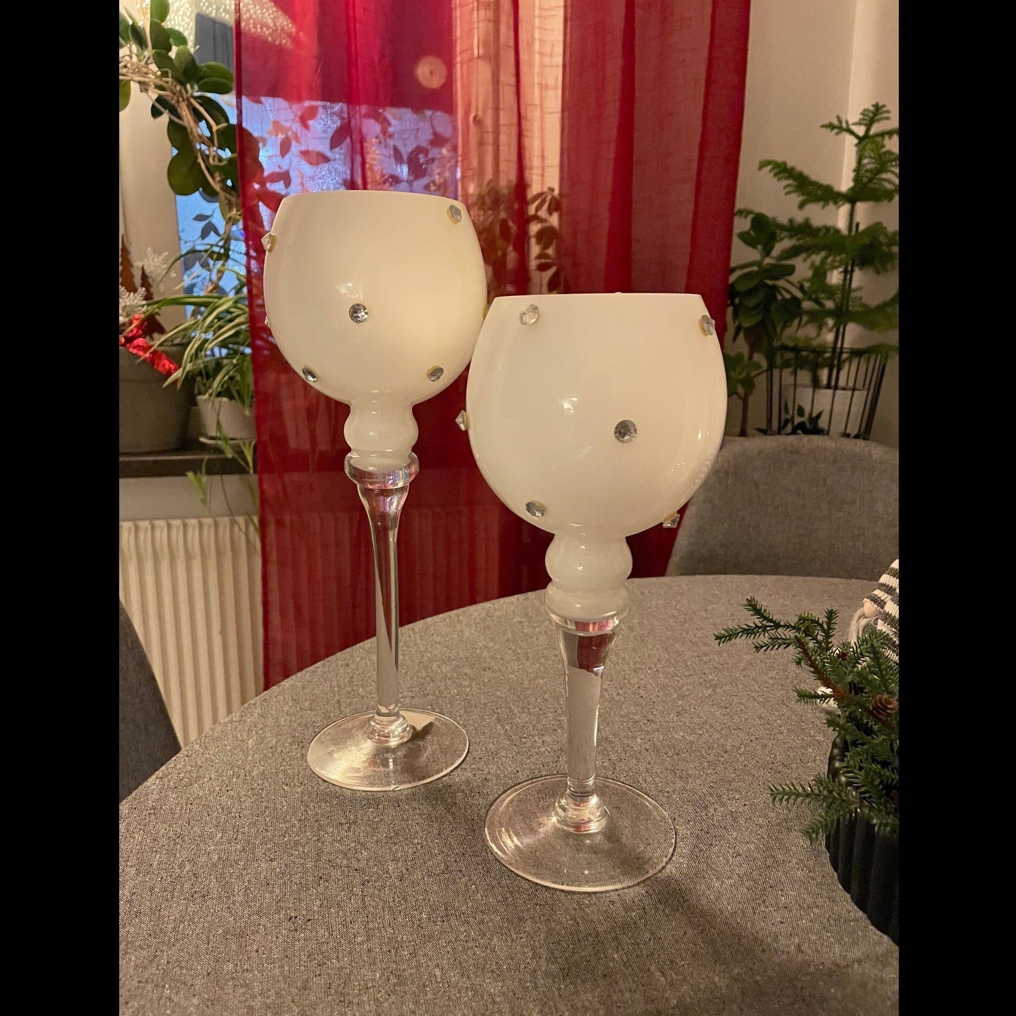 Högre Vita Ljusstakar med dekorativa glitterstenar