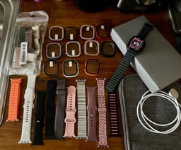 Apple Watch Ultra med tillbehör