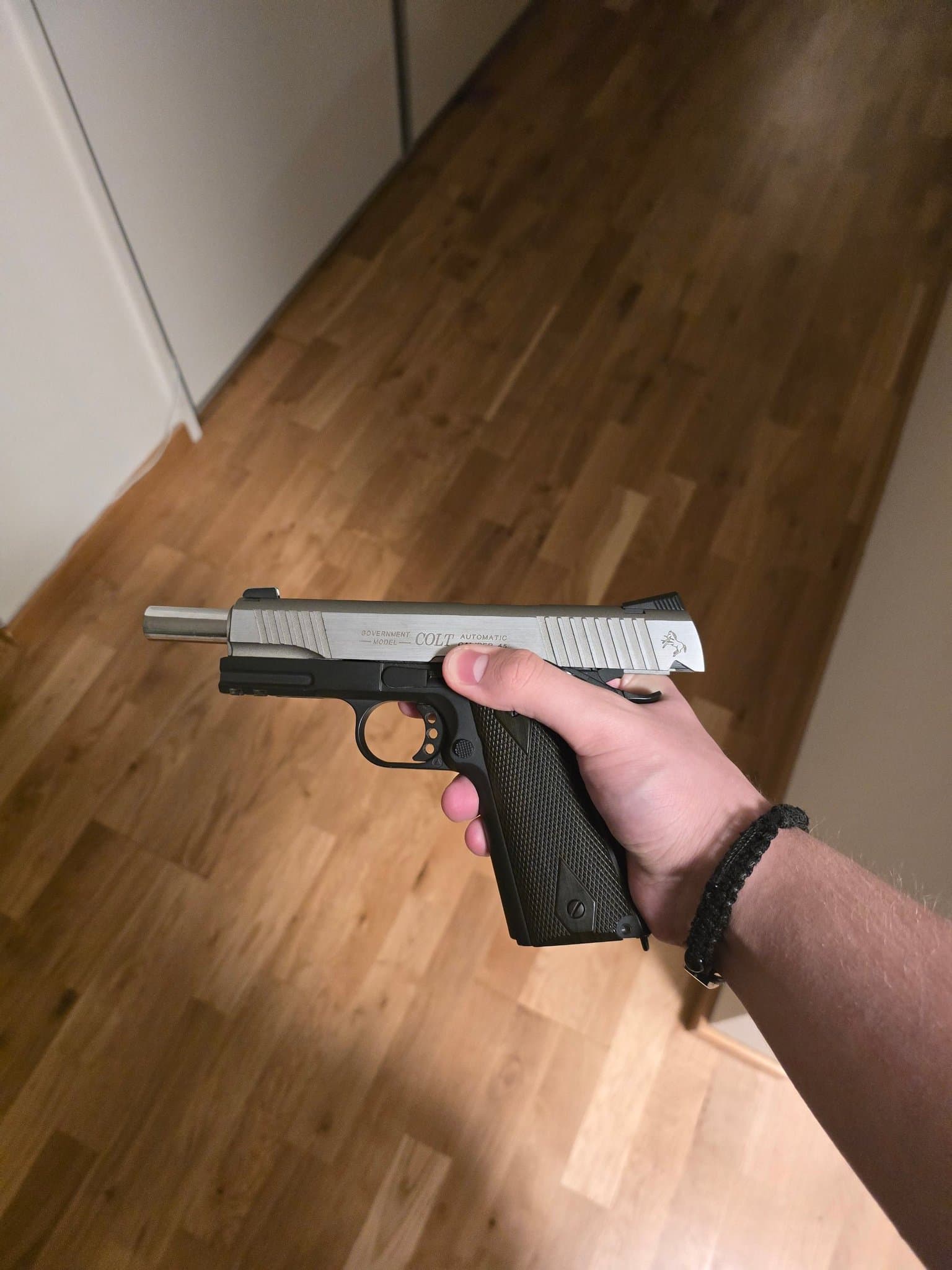 Colt 45 replica airsoft. (Colt rail gun).