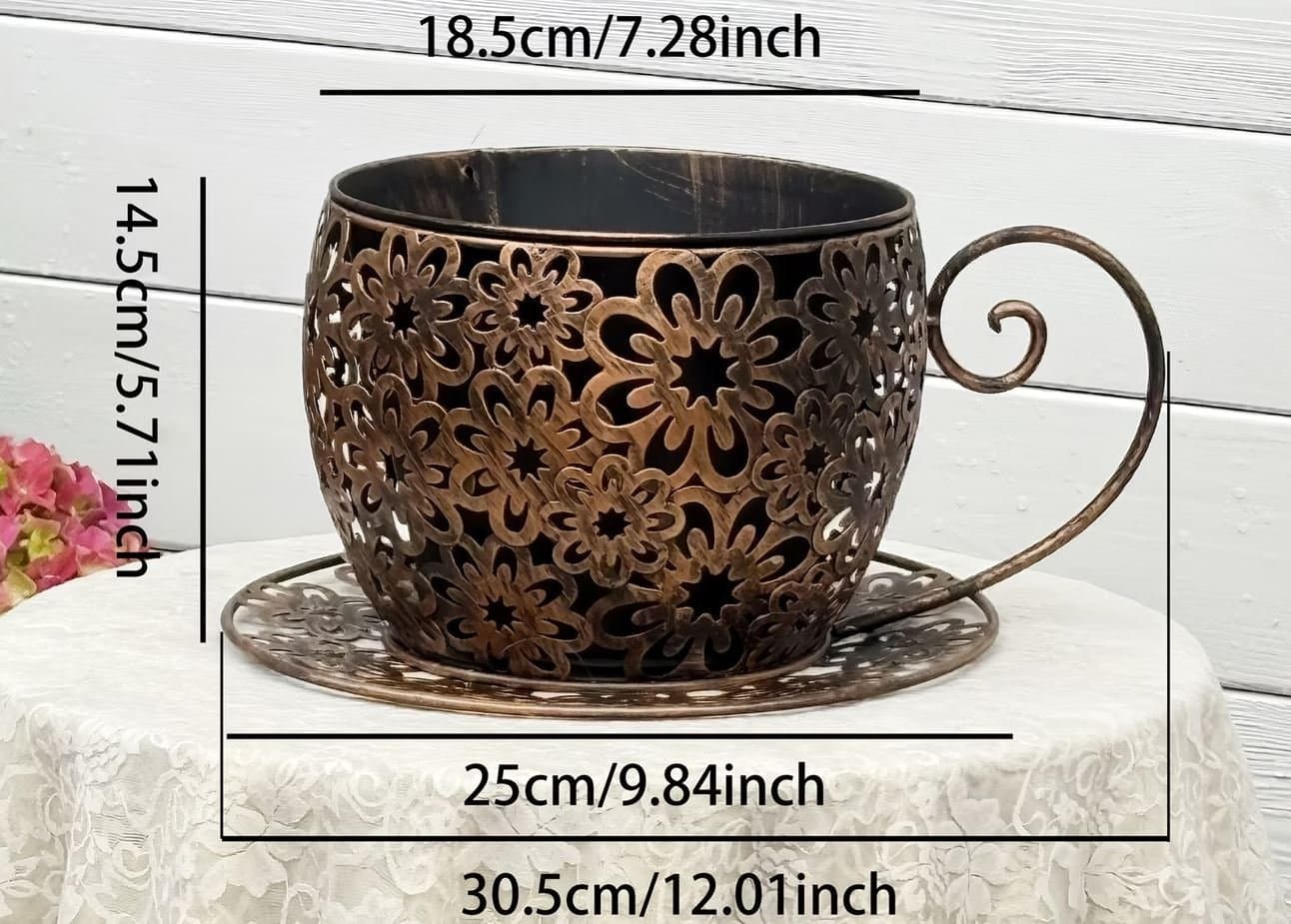Blomkruka i form av en kaffekopp - metall.
